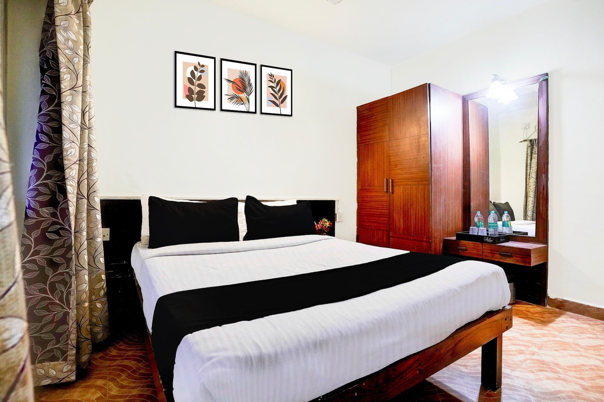 Cozy rooms with Pool Near Calangute Beach Goa is situated in Calangute, within 500 metres of Candolim Beach and 600 metres of Calangute Beach. Featuring a seasonal outdoor swimming pool, the 3-star hotel has air-conditioned rooms with free WiFi, each with a private bathroom. The accommodation features a shared kitchen and a shared lounge for guests.
At the hotel, rooms are equipped with a desk. All rooms at Cozy rooms with Pool Near Calangute Beach Goa are fitted with a seating area and a flat-screen TV with cable channels.
The accommodation offers an à la carte or continental breakfast. At Super Collection O Calangute Near Decathlon you will find a restaurant serving Indian cuisine.
Languages spoken at the 24-hour front desk include English and Hindi.
Chapora Fort is 10 km from the hotel, while Thivim railway station is 18 km from the property. Manohar Parrikar International Airport is 26 km away.
Couples in particular like the location – they rated it 8.4 for a two-person trip.
Unmarried couples are warmly welcome at this property.
Guests with local ID proof are warmly welcome.
Early Check-In Policy: A full day’s room rate will be charged for check-ins before 6:00 AM. Complimentary early check-in is available between 6:00 AM and 10:00 AM, subject to room availability.
Check-in is only available to guests aged 18 and above. Please provide a government-issued ID to confirm your age.