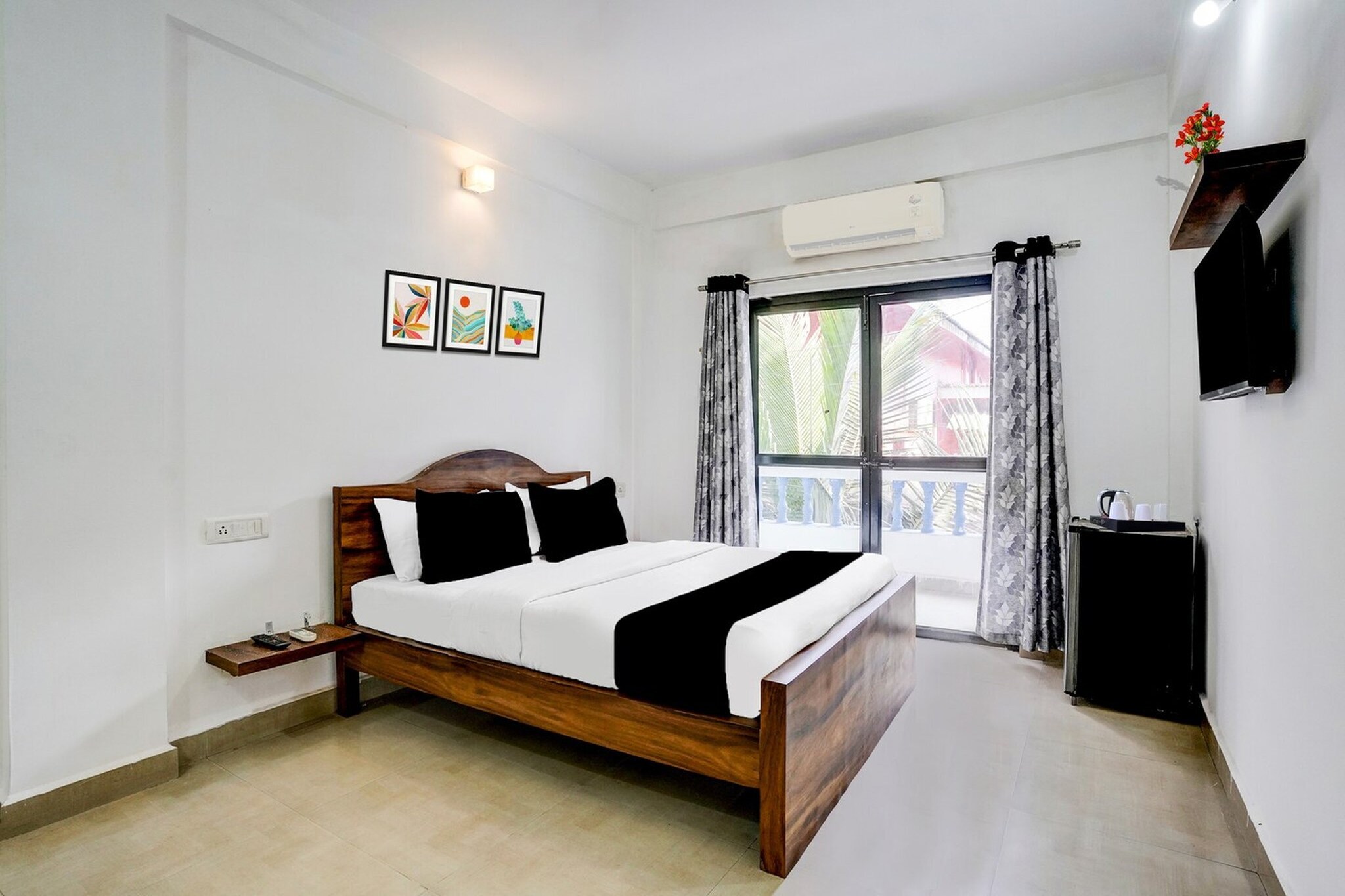 Comfortable Accommodations: Hotel O Calangute Beach St. Anthony's Chapel Formerly Hotel Sun & Sea in Calangute offers family rooms with air-conditioning, private bathrooms, work desks, and seating areas. Each room includes free WiFi, a TV, and free toiletries.
Convenient Facilities: Guests benefit from a 24-hour front desk, housekeeping service, room service, and luggage storage. The hotel provides free WiFi throughout the property, ensuring connectivity for all visitors.
Prime Location: Located less than 1 km from Calangute Beach, the hotel is 26 km from Manohar Parrikar International Airport. Nearby attractions include Chapora Fort (9 km) and Fort Aguada (9 km). Scuba diving opportunities enhance the surrounding area.
Unmarried couples are warmly welcome at this property.
Guests with local ID proof are warmly welcome.
Early Check-In Policy: A full day’s room rate will be charged for check-ins before 6:00 AM. Complimentary early check-in is available between 6:00 AM and 10:00 AM, subject to room availability.
Check-in is only available to guests aged 18 and above. Please provide a government-issued ID to confirm your age.