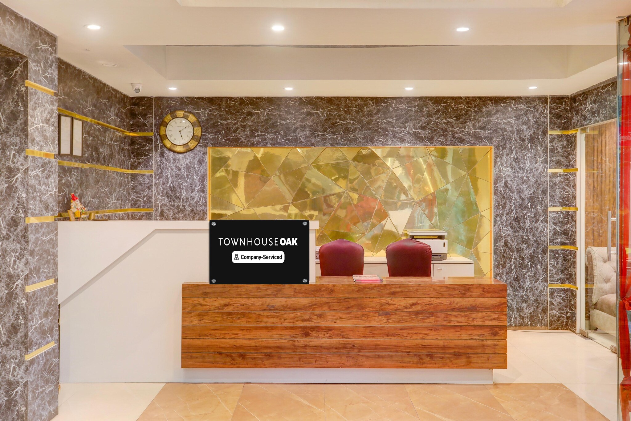 Ground floor: (bedroom(double bed, TV, seating area, air conditioning, telephone), bathroom(bathtub or shower, washbasin, toilet, Towels incl., shampoo, body soap, hot water), lift)