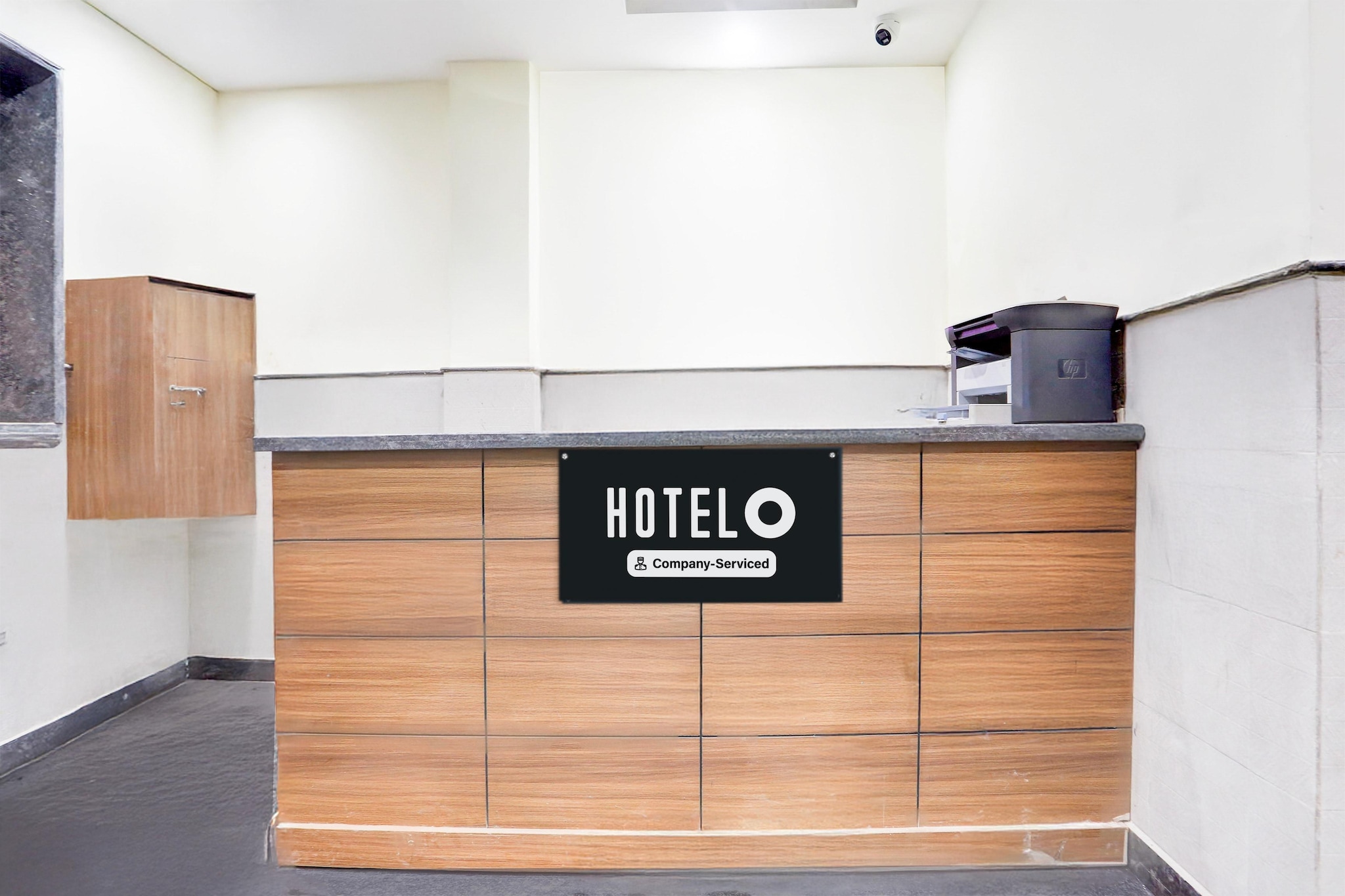 Ground floor: (bedroom(double bed, TV, seating area, air conditioning, telephone), bathroom(bathtub or shower, washbasin, toilet, Towels incl., shampoo, body soap, hot water), Parking, lift)