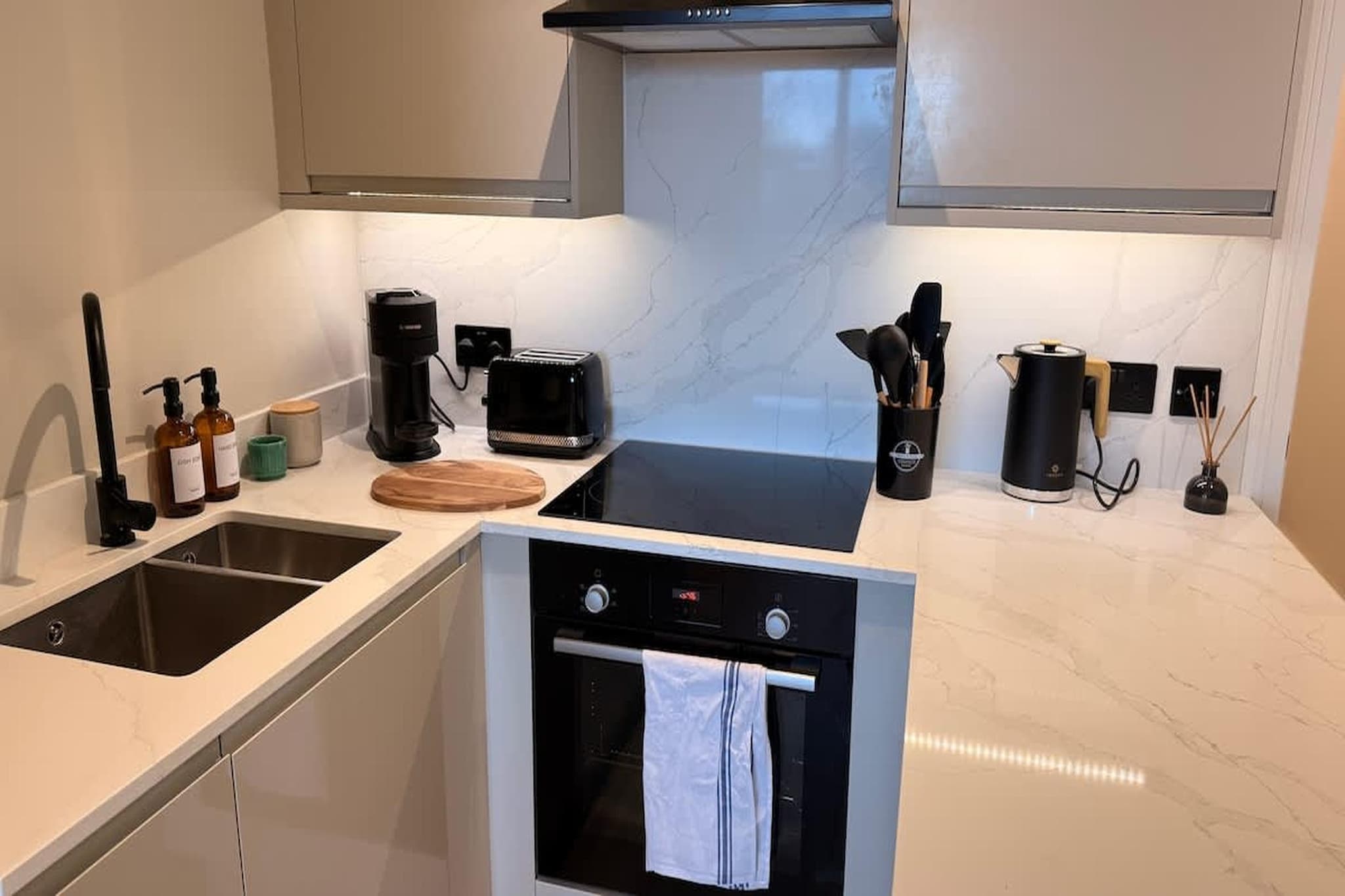 Elegant Family Apartment in Wimbledon