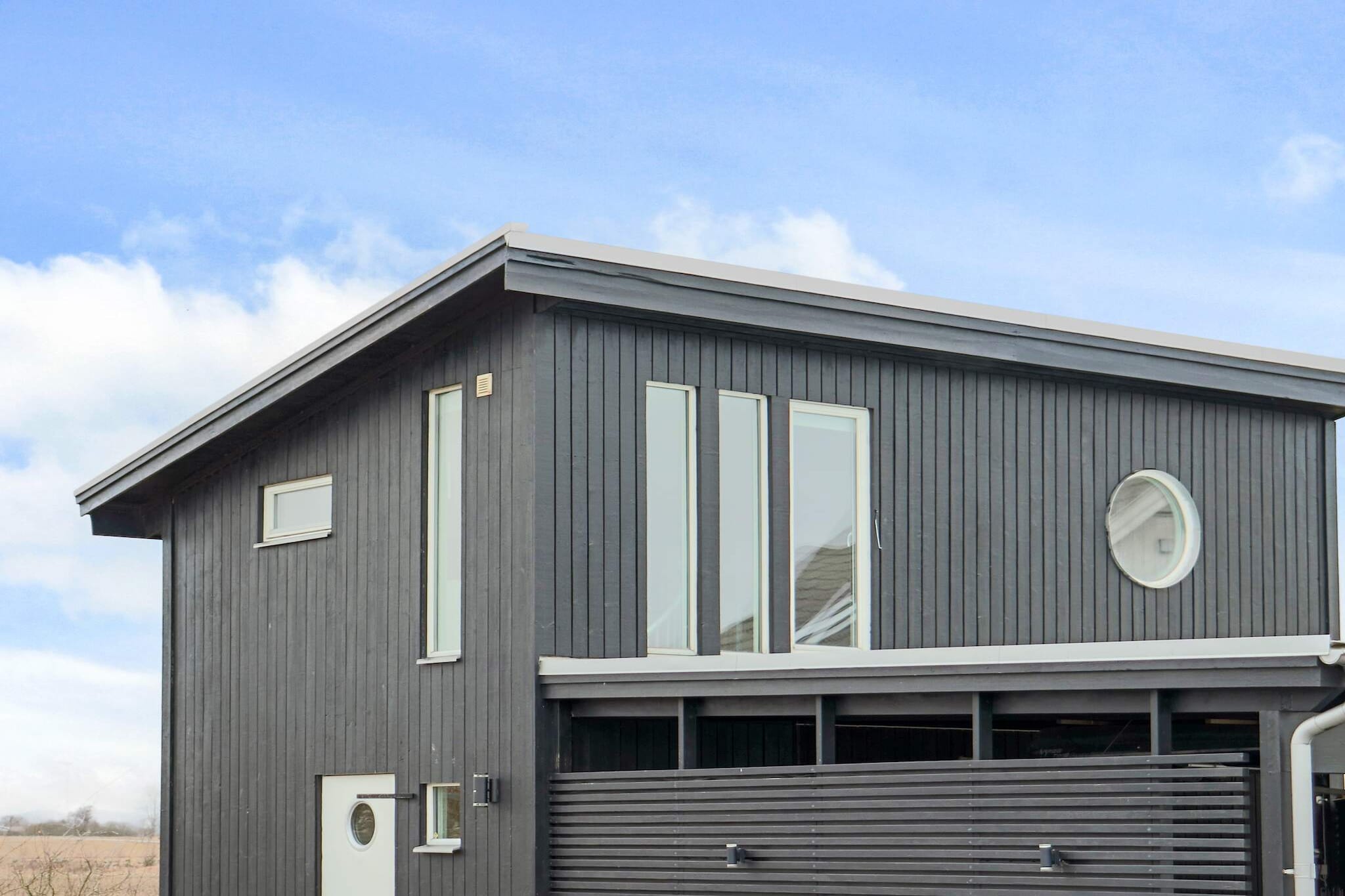 A fresh and pleasant little apartment in one of Halland's most beautiful coastal areas. In addition to the proximity to the sea and the scenic pastures, it is only a short drive to the summer towns of Varberg and Falkenberg. The accommodation is best suited for a couple or a small family. The apartment is an extension of the owner's garage. From the entrance on the ground floor you have a fully tiled bathroom with shower and washing machine. One floor up there is a spacious room that combines a well-equipped kitchen, a double bed and a sofa bed for two people (140cm). There is also a small dining area. TV without channels but free wifi. From the window you have a lovely view of pastures and the coast. Next to the entrance there is a patio with outdoor furniture and a barbecue. Your holiday home is the perfect starting point for exploring the area's many hidden gems. There are many walking paths down to the sea that have a distinctive and beautiful nature. The Utteros bird area is appreciated by ornithologists. Very close by is the picturesque harbour of Galtabäck. Just south is the popular seaside resort of Björkäng. There is a small summer shop, kiosk, restaurant and mini golf as well as kayak rental. There is a beach volleyball net on the beach and there is also a designated area specifically for kite surfing. The nearby town of Tvååker has everything you need. Don't forget to visit the local bakery and enjoy all the delicious pastries. Within easy reach you have Träslövsläge with its idyllic harbour, restaurant, pizzeria, street food, mini golf and the very popular ice cream parlour Tre Toppar where people like to queue to buy the delicious ice cream. There is also a nice beach here. Varberg is a real summer town with a crowd of people, taverns, cafés and dance halls, everything that belongs to a summer town. The massive Varberg Fortress guards the entrance to the harbour and can be seen from afar. If you go south you will soon reach the nice summer town of Falkenberg with its fine selection of cafes, shops and restaurants. Here you will also find the fantastic long sandy beach at Skrea. Another nice excursion destination is Åkulla beech forests and for those who are interested in technology it is not far to the world heritage site Grimeton. For those interested in golf there are several nice golf courses nearby, the closest is Varbergs Gk.