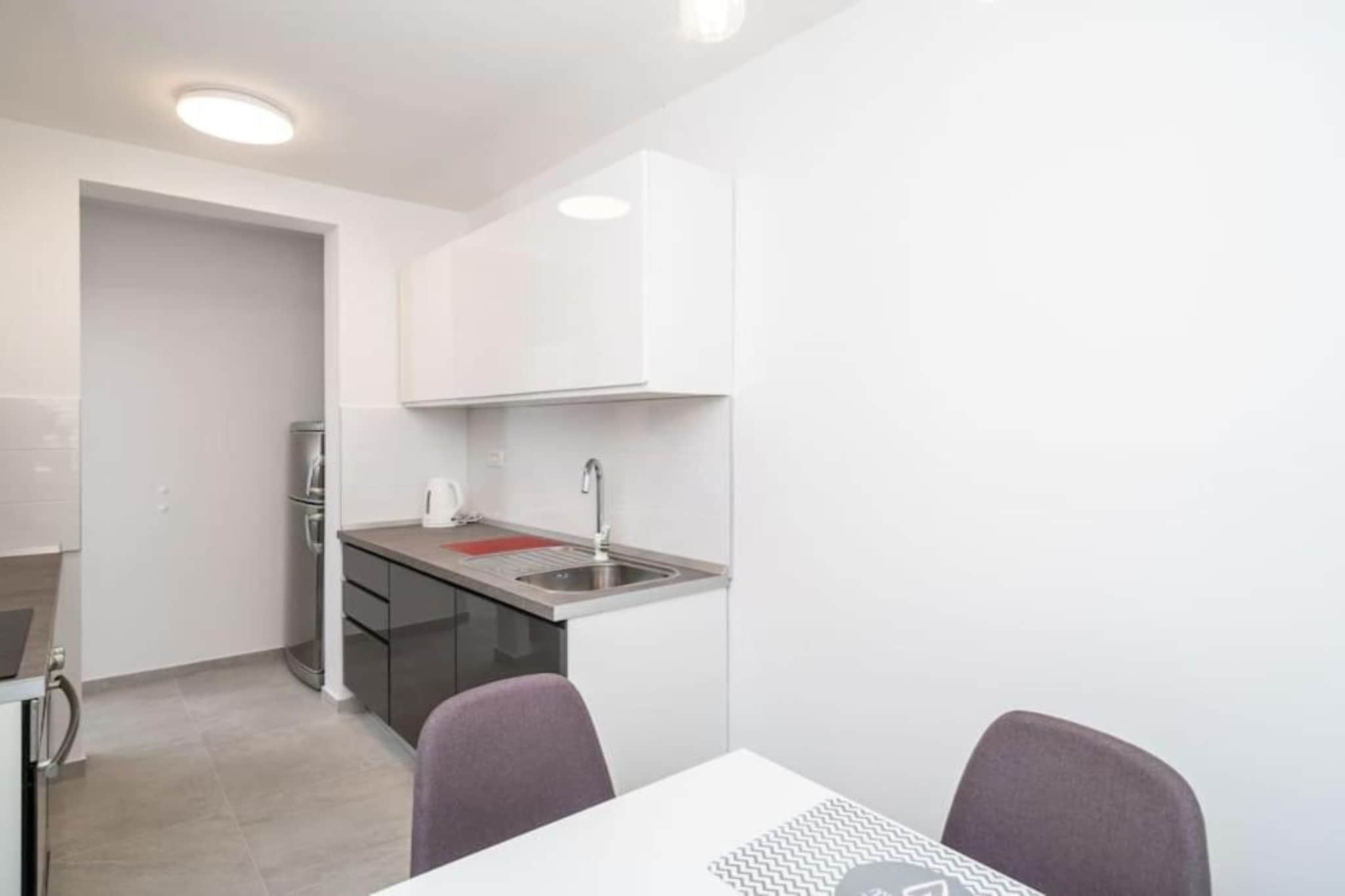 Apartment Petra & Iva - One Bedroom Apartment with Balcony - Cuisine