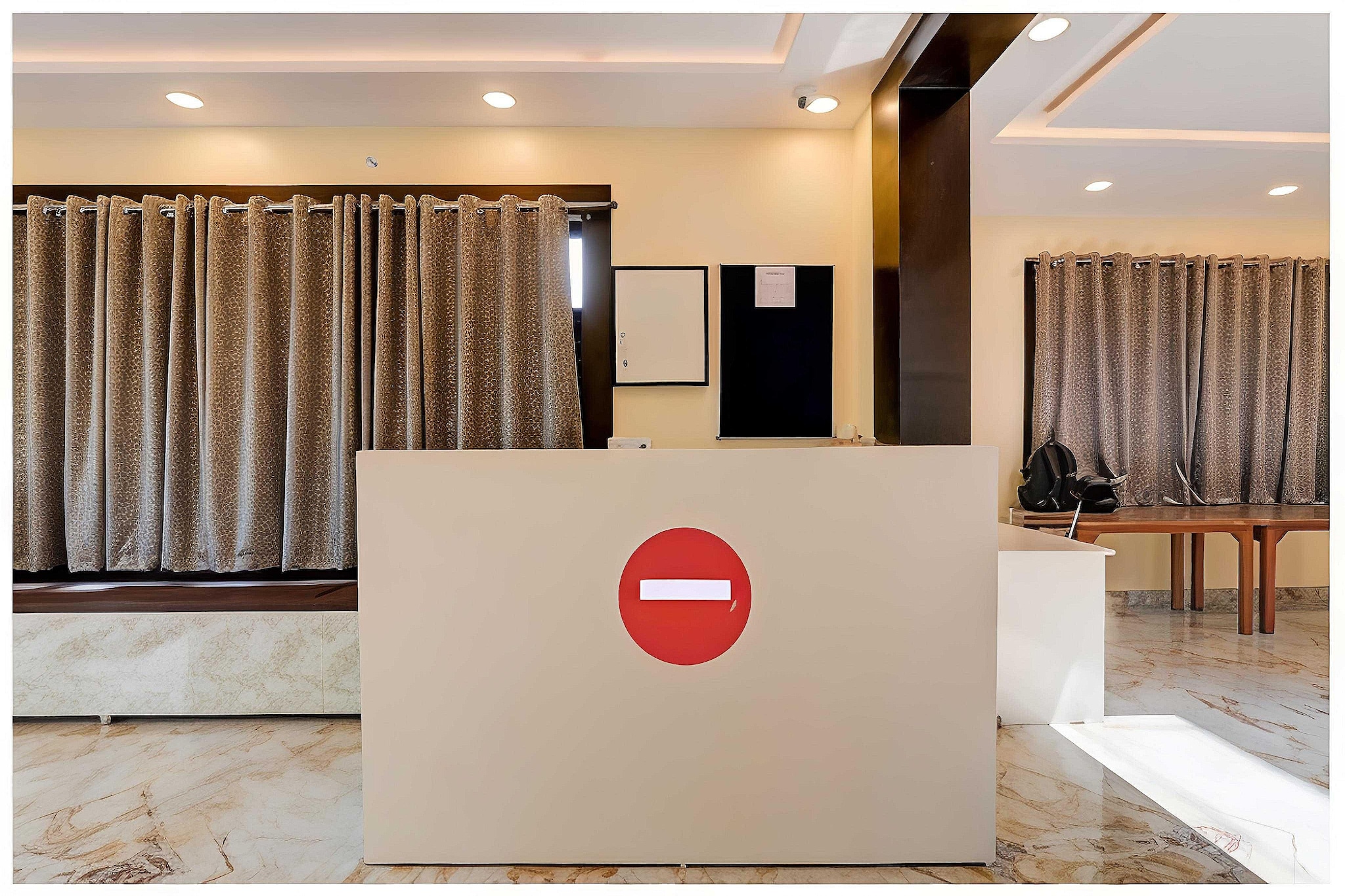 Ground floor: (bedroom(double bed, TV, seating area, air conditioning, telephone), bathroom(bathtub or shower, washbasin, toilet, Towels incl., shampoo, body soap, hot water))