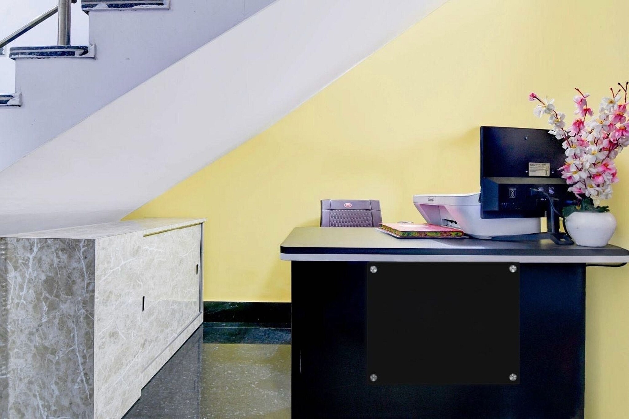 Ground floor: (bedroom(double bed, TV, seating area, air conditioning, telephone), bathroom(bathtub or shower, washbasin, toilet, Towels incl., shampoo, body soap, hot water))