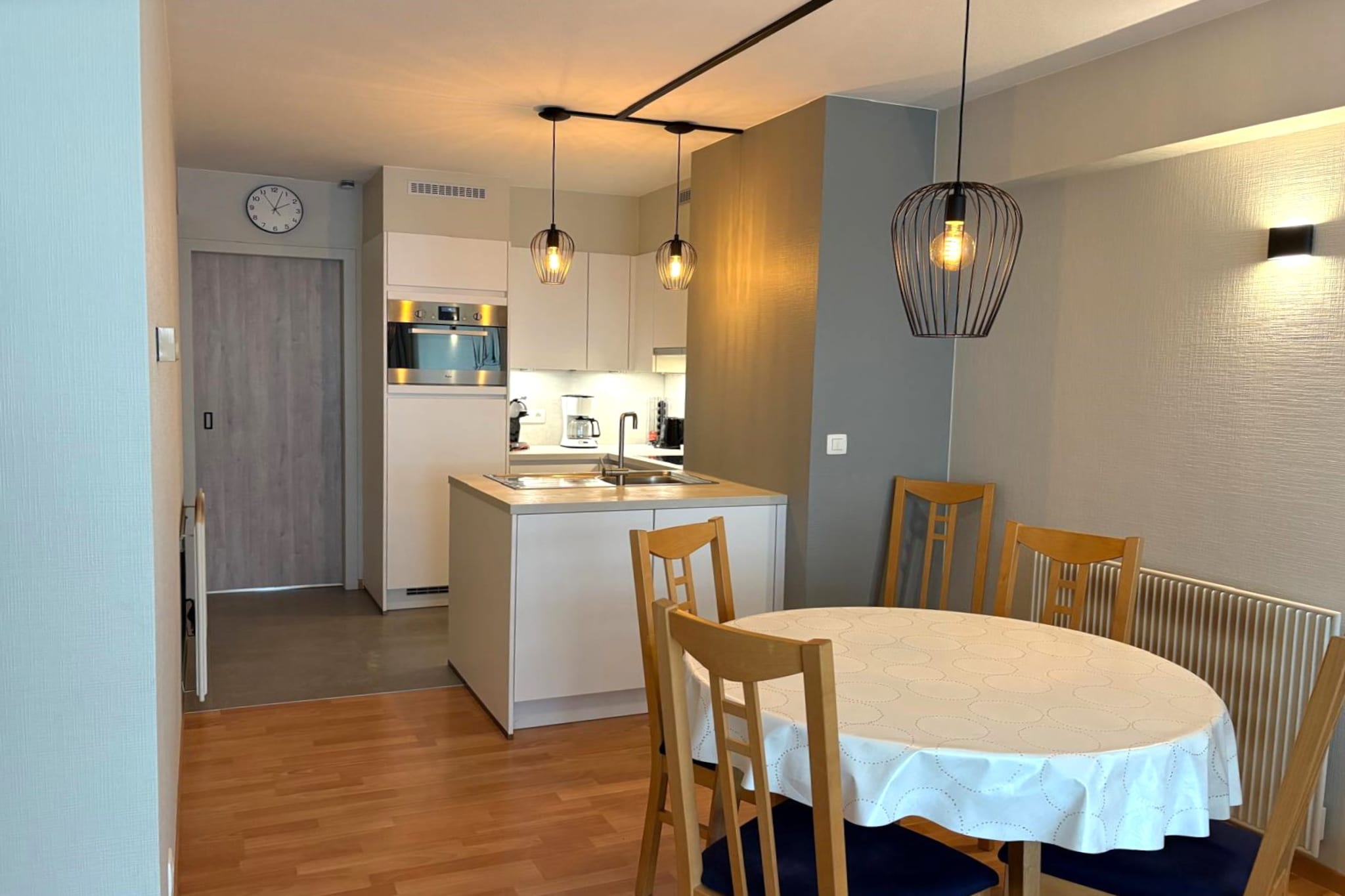 Cozy Coastal Apartment with Dual Terraces