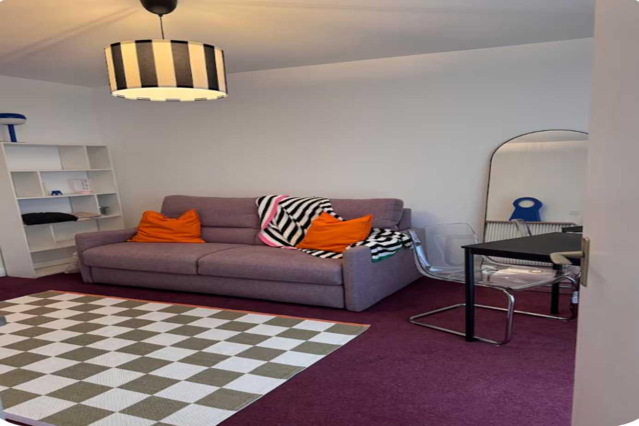 📌 Checkmyguest is pleased to offer this charming studio, ideally located in Issy-les-Moulineaux. Comfortable and well-appointed, it provides the perfect setting for a stay near Paris. You’ll enjoy a central location, just steps away from shops, restaurants, and public transportation

The property benefits from good public transport access, making it easy to get around:

🚇 Metro line 12 – Mairie d’Issy: 7-minute walk
🚇 RER C – Issy: 14-minute walk
🚋 Tramway T2 – Jacques-Henri Lartigue station: 15-minute walk (direct access to La Défense and Porte de Versailles)
🚌 Several bus lines nearby
🚲 Vélib’ bike stations nearby
🚕 Taxis easily available

📍 You can quickly reach central Paris and its main tourist attractions.