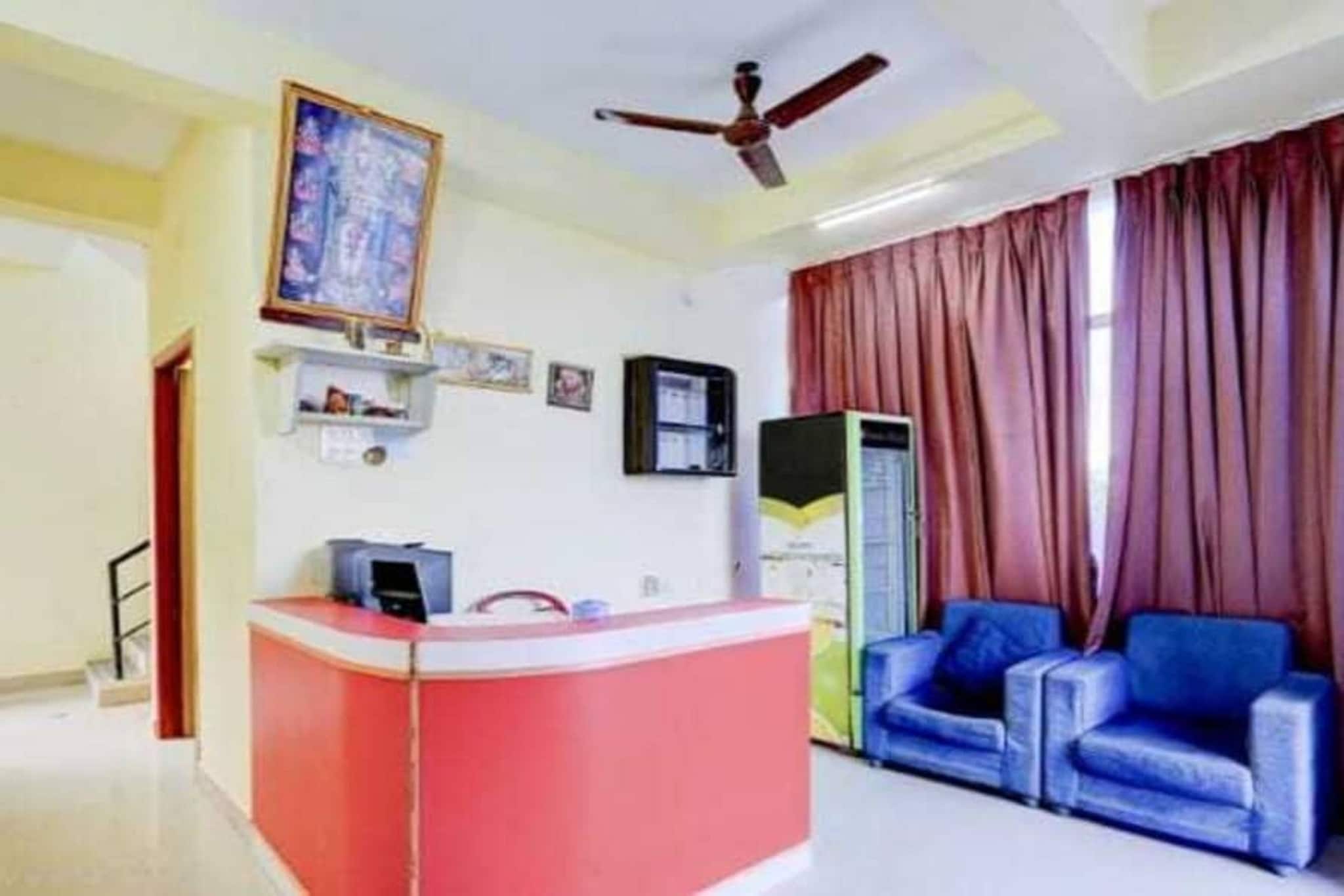 Ground floor: (bedroom(double bed, TV, seating area, air conditioning, telephone), bathroom(bathtub or shower, washbasin, toilet, Towels incl., shampoo, body soap, hot water))