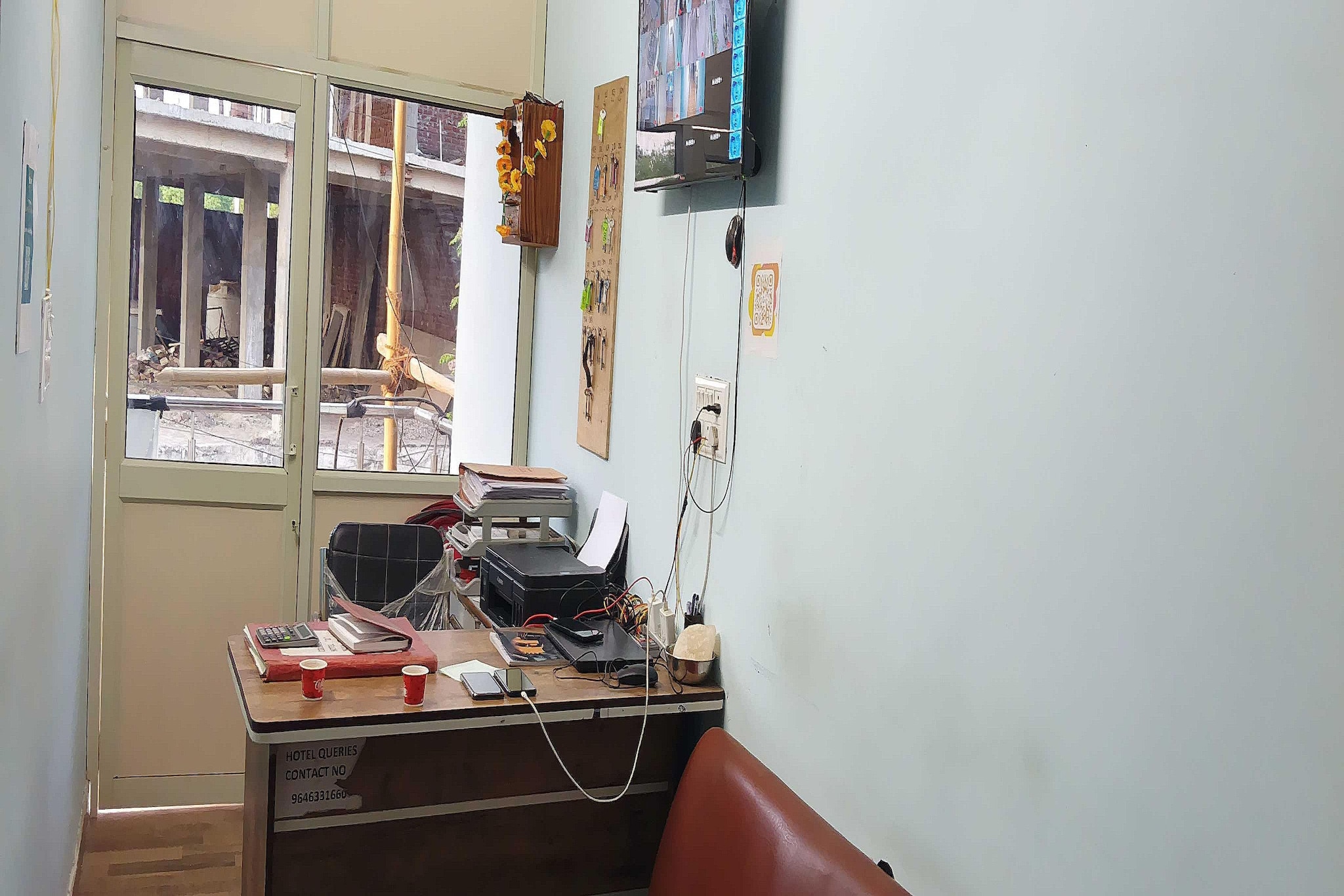 Ground floor: (bedroom(double bed, TV, seating area, air conditioning, telephone), bathroom(bathtub or shower, washbasin, toilet, Towels incl., shampoo, body soap, hot water))