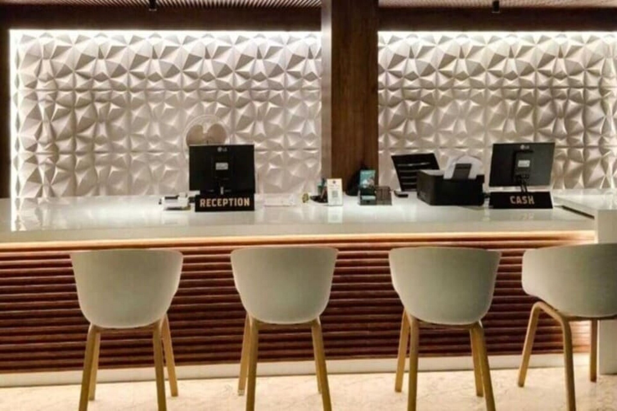 Ground floor: (bedroom(double bed, TV, seating area, air conditioning, telephone), bathroom(bathtub or shower, washbasin, toilet, Towels incl., shampoo, body soap, hot water))