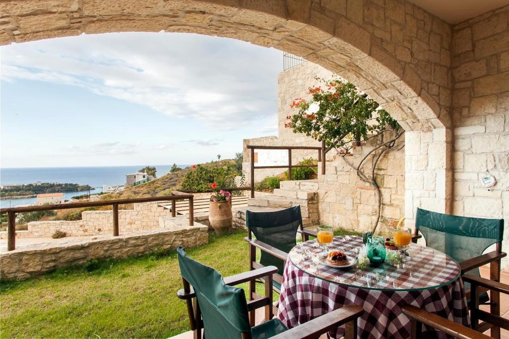 Elegant Villa for 4 in Agia Pelagia