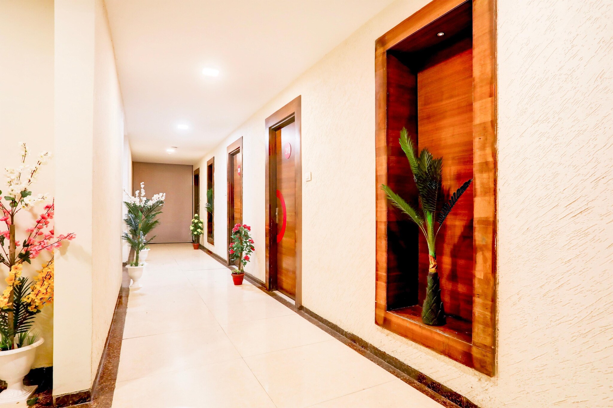 Super Townhouse Prahladnagar