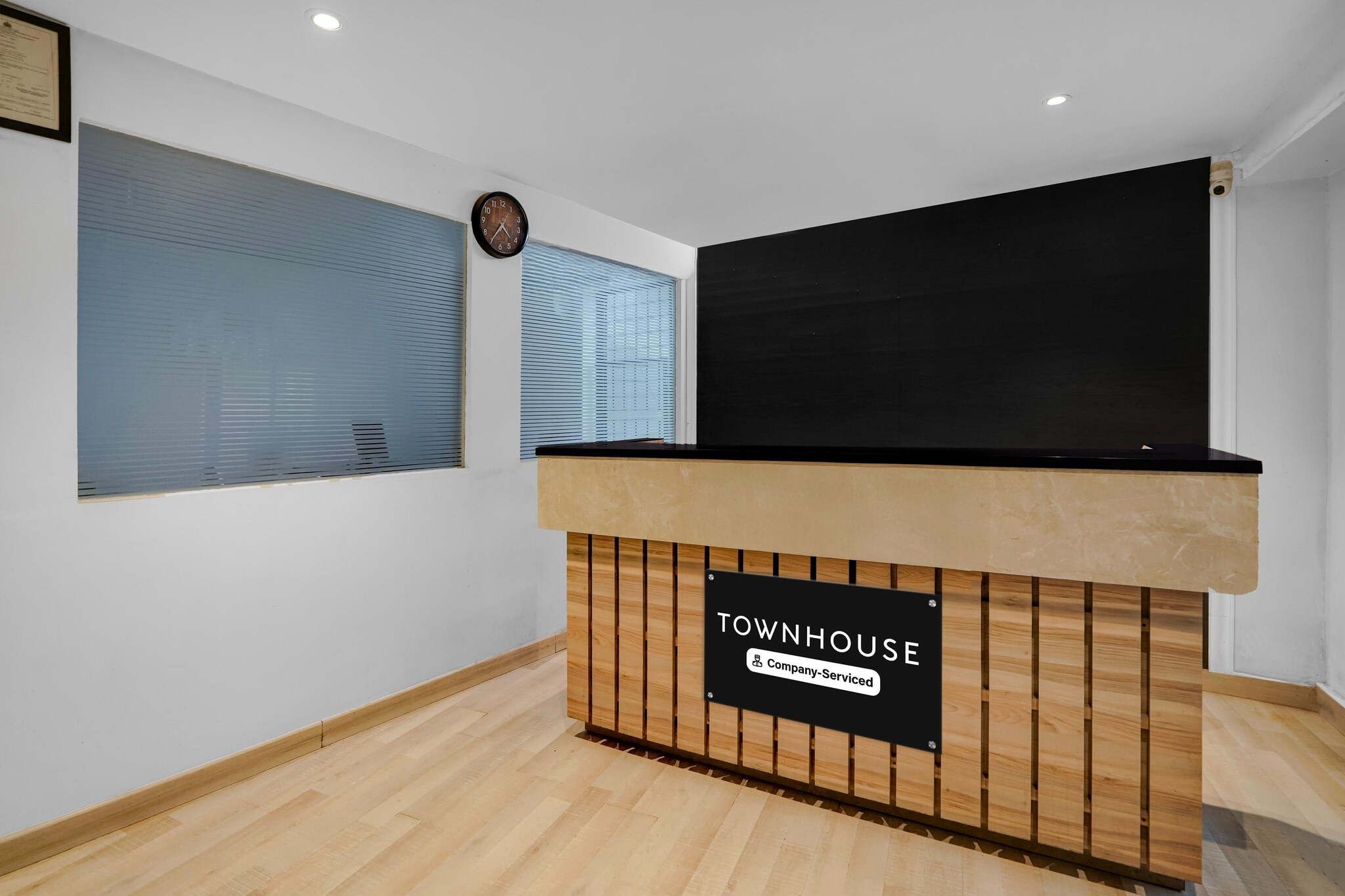 Ground floor: (Kitchen(electric kettle, microwave, fridge), bedroom(double bed, TV, seating area, air conditioning, telephone), bathroom(bathtub or shower, washbasin, toilet, Towels incl., shampoo, body soap, hot water), Parking, balcony, swimming pool, lift)