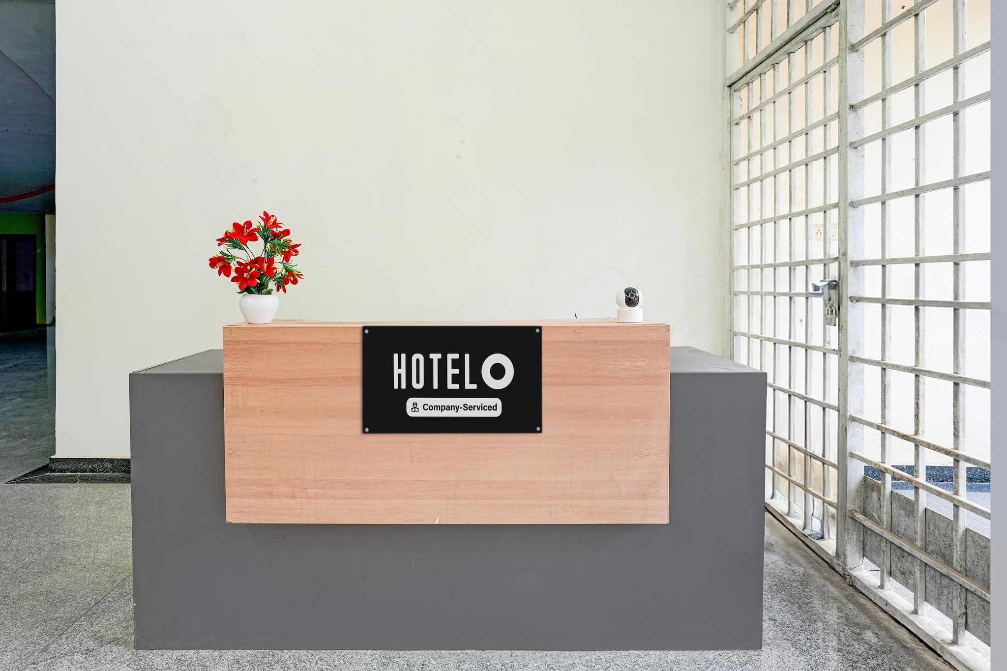Ground floor: (bedroom(double bed, TV, seating area, air conditioning, telephone), bathroom(bathtub or shower, shower, washbasin, toilet, Towels incl., shampoo, body soap, hot water), parking, lift)