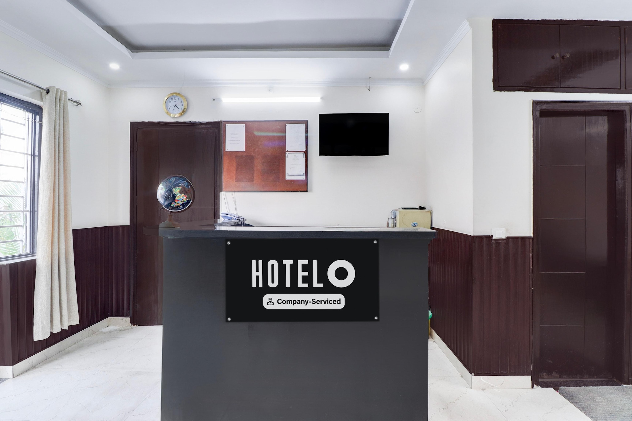 Ground floor: (bedroom(double bed, TV, seating area, air conditioning, telephone), bathroom(bathtub or shower, washbasin, toilet, Towels incl., shampoo, body soap, hot water), Parking)