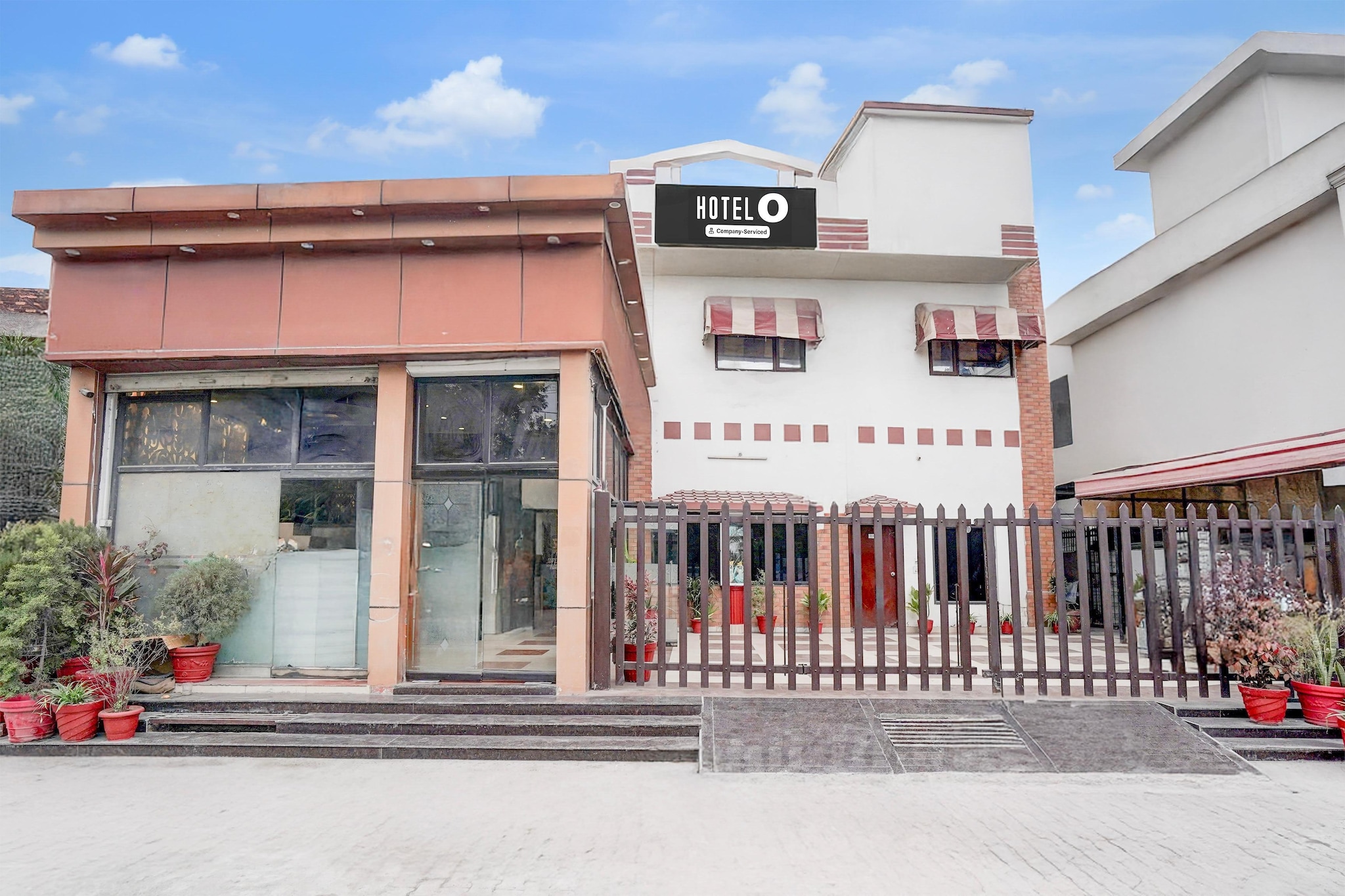 Hotel O Tyagi Road near Railway Station