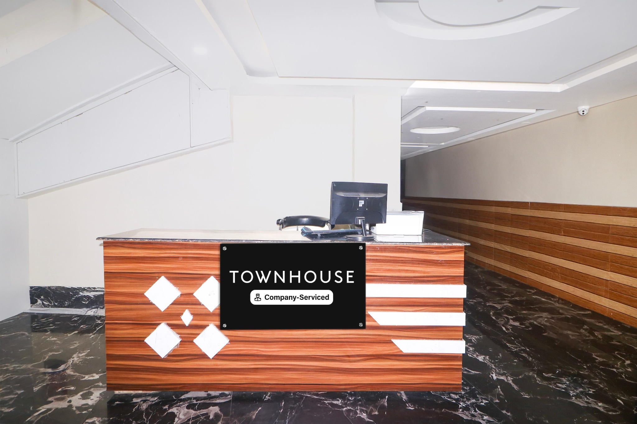Ground floor: (bedroom(double bed, seating area, air conditioning, Towels incl., telephone, Floor mattress), bathroom(bathtub or shower, shower, washbasin, toilet, shampoo, body soap, hot water))\n\nparking, lift