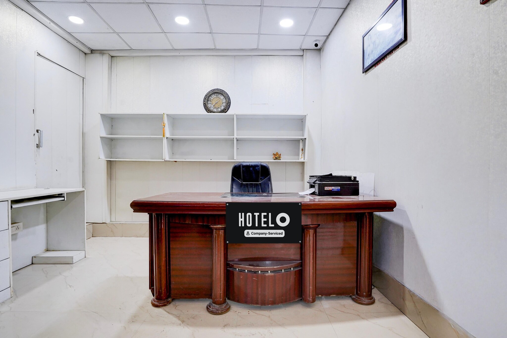 Ground floor: (bedroom(double bed, TV, seating area, air conditioning, telephone), bathroom(bathtub or shower, shower, washbasin, toilet, Towels incl., shampoo, body soap, hot water))