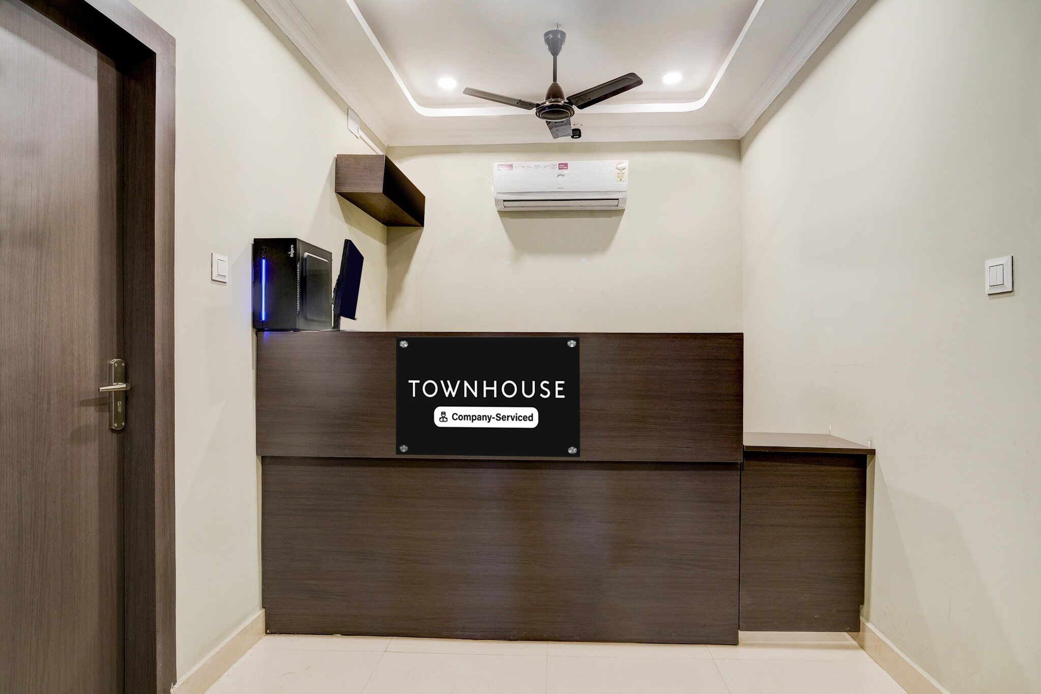 Ground floor: (bedroom(double bed, TV, seating area, air conditioning, telephone), bathroom(bathtub or shower, shower, washbasin, toilet, Towels incl., shampoo, body soap, hot water), Parking, lift, Laundry Package for a fee)