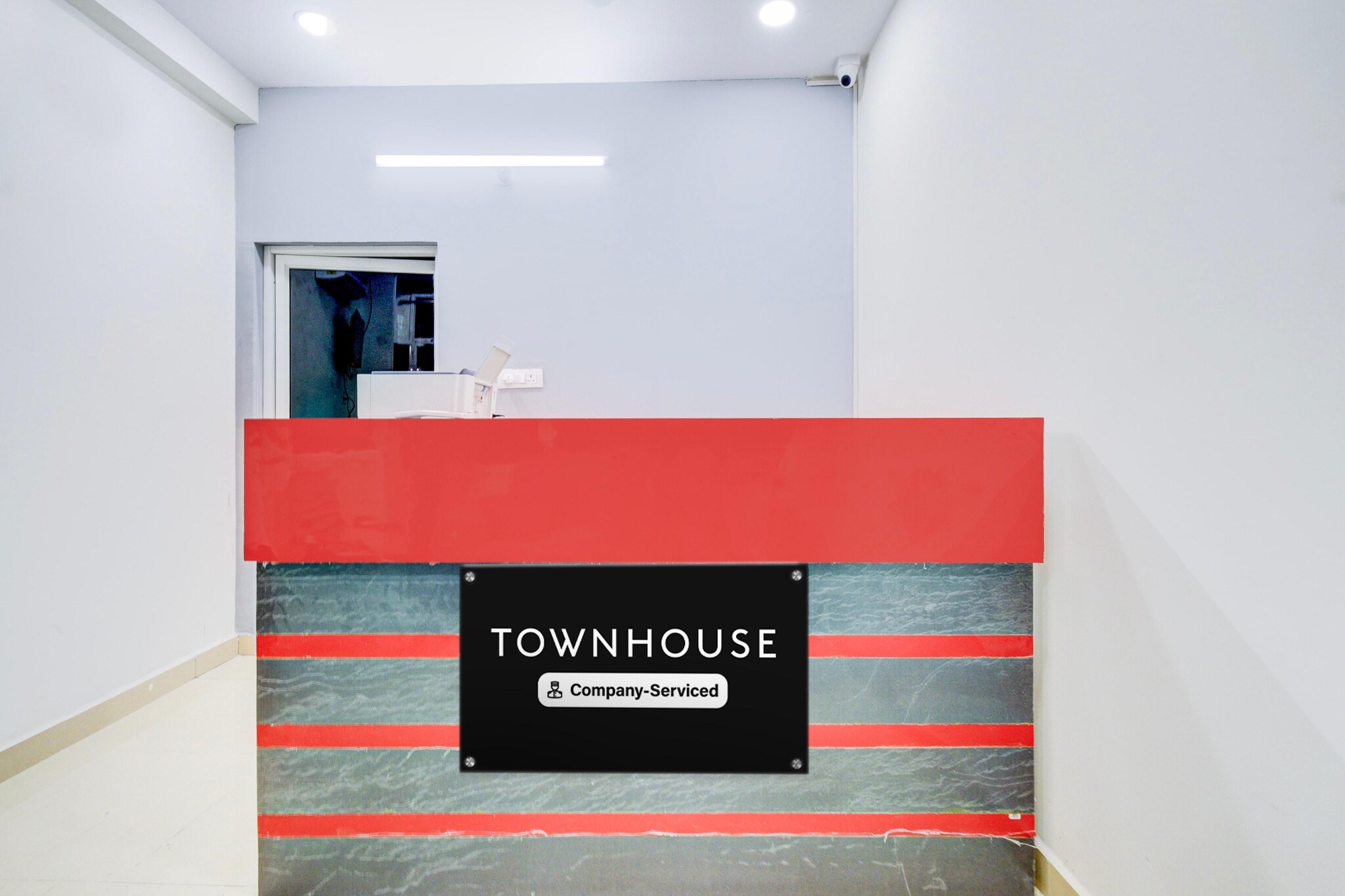 Ground floor: (bedroom(double bed, TV, seating area, air conditioning, telephone), bathroom(bathtub or shower, shower, washbasin, toilet, Towels incl., shampoo, body soap, hot water), parking, lift)