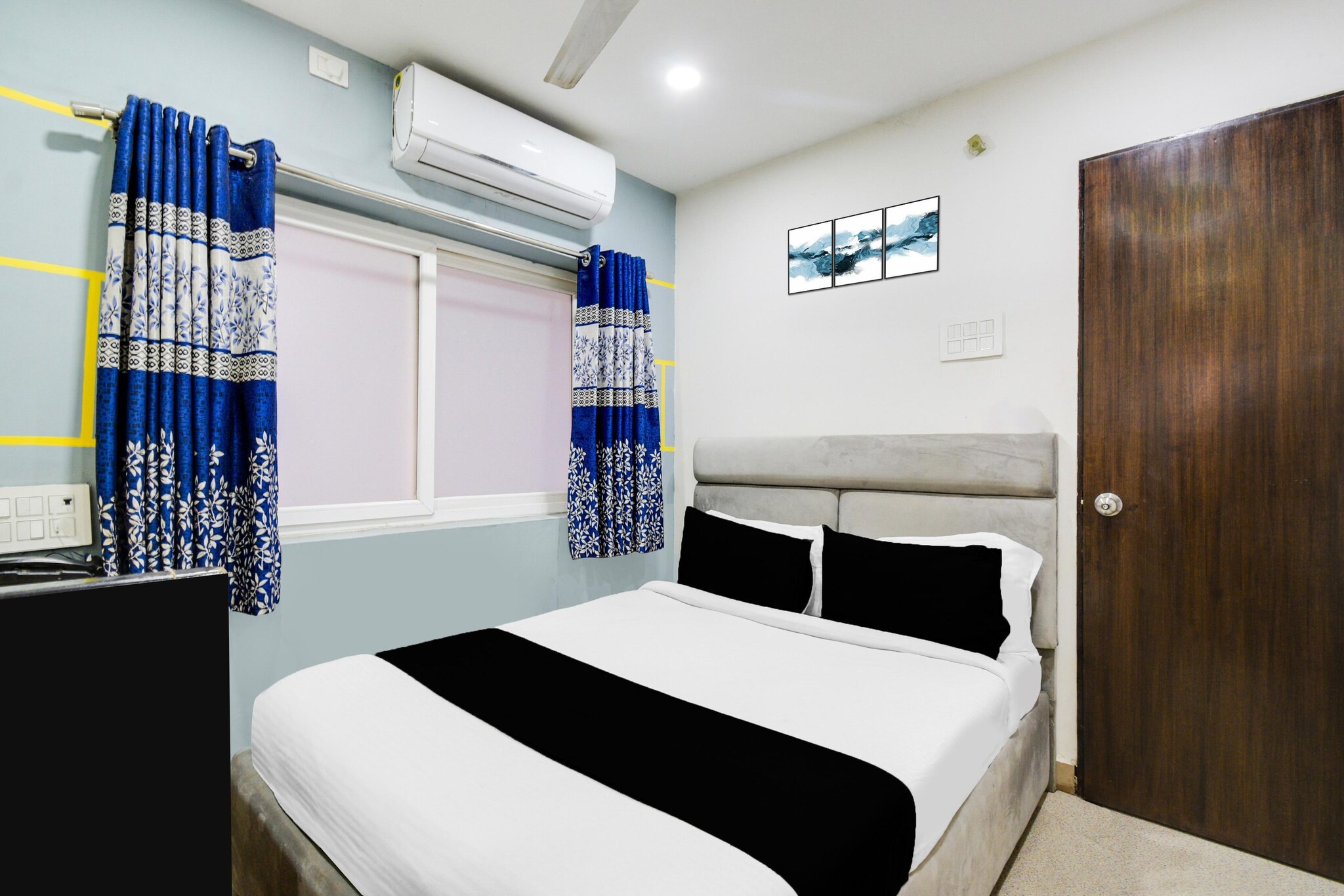 Comfortable Accommodations: Super Townhouse HITEC City Metro Station Formerly JKC Grand in Madhapur offers family rooms with air-conditioning, private bathrooms, work desks, and free WiFi. Each room includes a TV, wardrobe, and tiled floors.
Convenient Facilities: Guests benefit from private check-in and check-out, a lounge, lift, 24-hour front desk, daily housekeeping, room service, and luggage storage. The hotel provides free toiletries and a seating area for added comfort.
Prime Location: Located 8 km from ISB, 10 km from City Centre Mall, and 34 km from Rajiv Gandhi International Airport, the hotel is near attractions such as Golkonda Fort (11 km) and Charminar (18 km).
Check-in is only available to guests aged 18 and above. Please provide a government-issued ID to confirm your age.