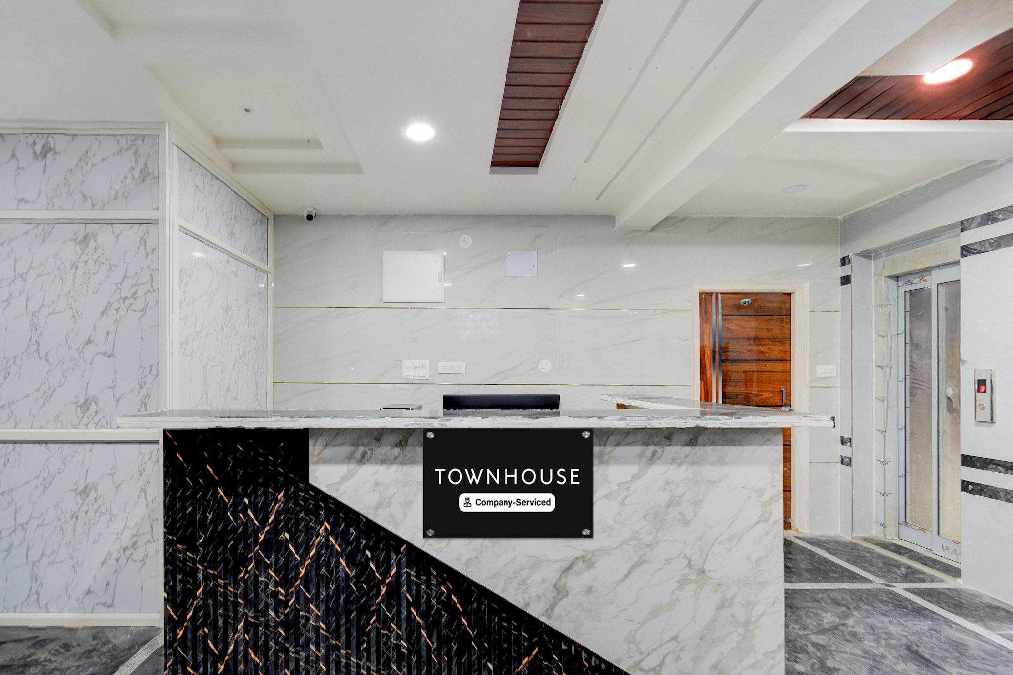 Ground floor: (bedroom(double bed, TV, seating area, air conditioning, telephone), bathroom(bathtub or shower, washbasin, toilet, Towels incl., shampoo, body soap, hot water), lift)