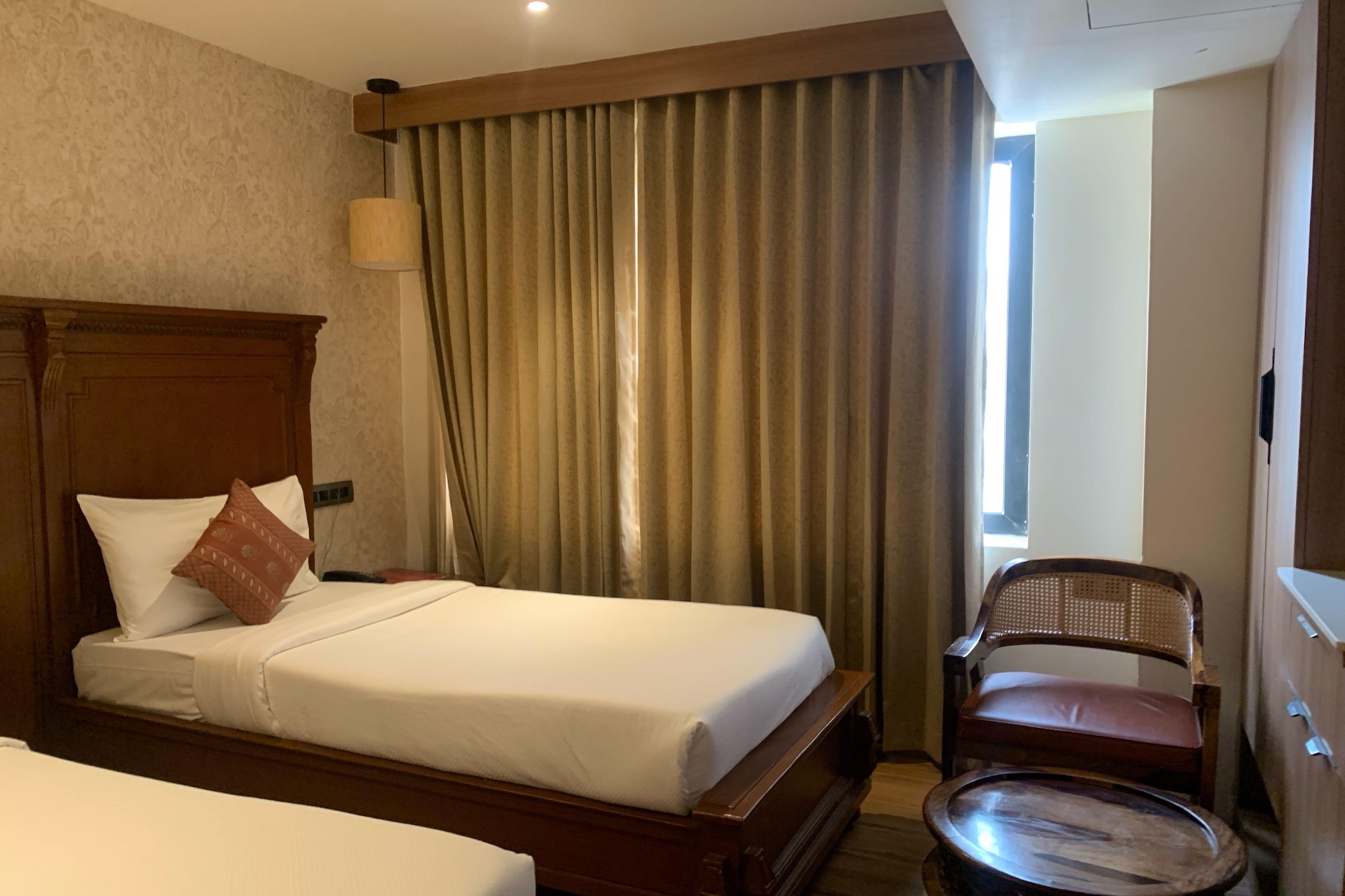Ground floor: (bedroom(double bed, TV, seating area, air conditioning, telephone), bathroom(bathtub or shower, washbasin, toilet, Towels incl., shampoo, body soap, hot water), lift)