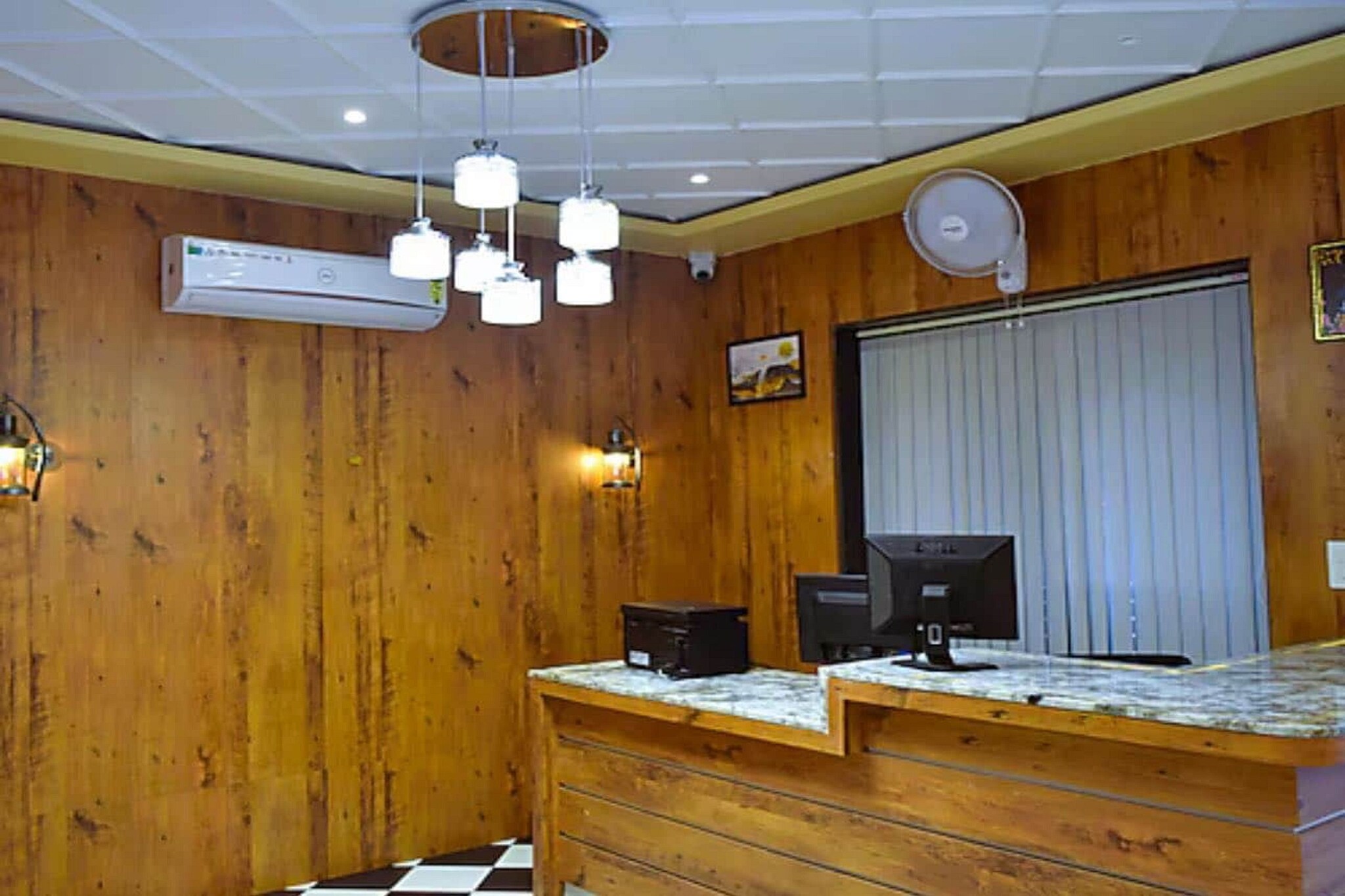 Ground floor: (bedroom(double bed, TV, seating area, air conditioning, telephone), bathroom(bathtub or shower, shower, washbasin, toilet, Towels incl., shampoo, body soap, hot water))