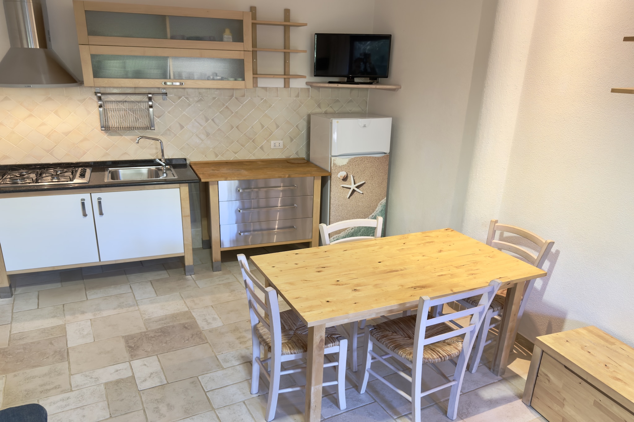 Ground floor: (Kitchenette(hob, electric kettle, toaster, fridge-freezer), Living/diningroom(double sofa bed, TV, dining table), bedroom(double bed), bedroom(double bed or 2 single beds), bathroom(shower, washbasin, toilet, bidet, hairdryer))\n\nReception, tumble dryer(shared with other guests), washing machine(shared with other guests), air conditioning, terrace(private), BBQ(shared with other guests), parking, parasol, swimming pool(shared with other guests, including separate children’s swimming pool (depth 50cm))