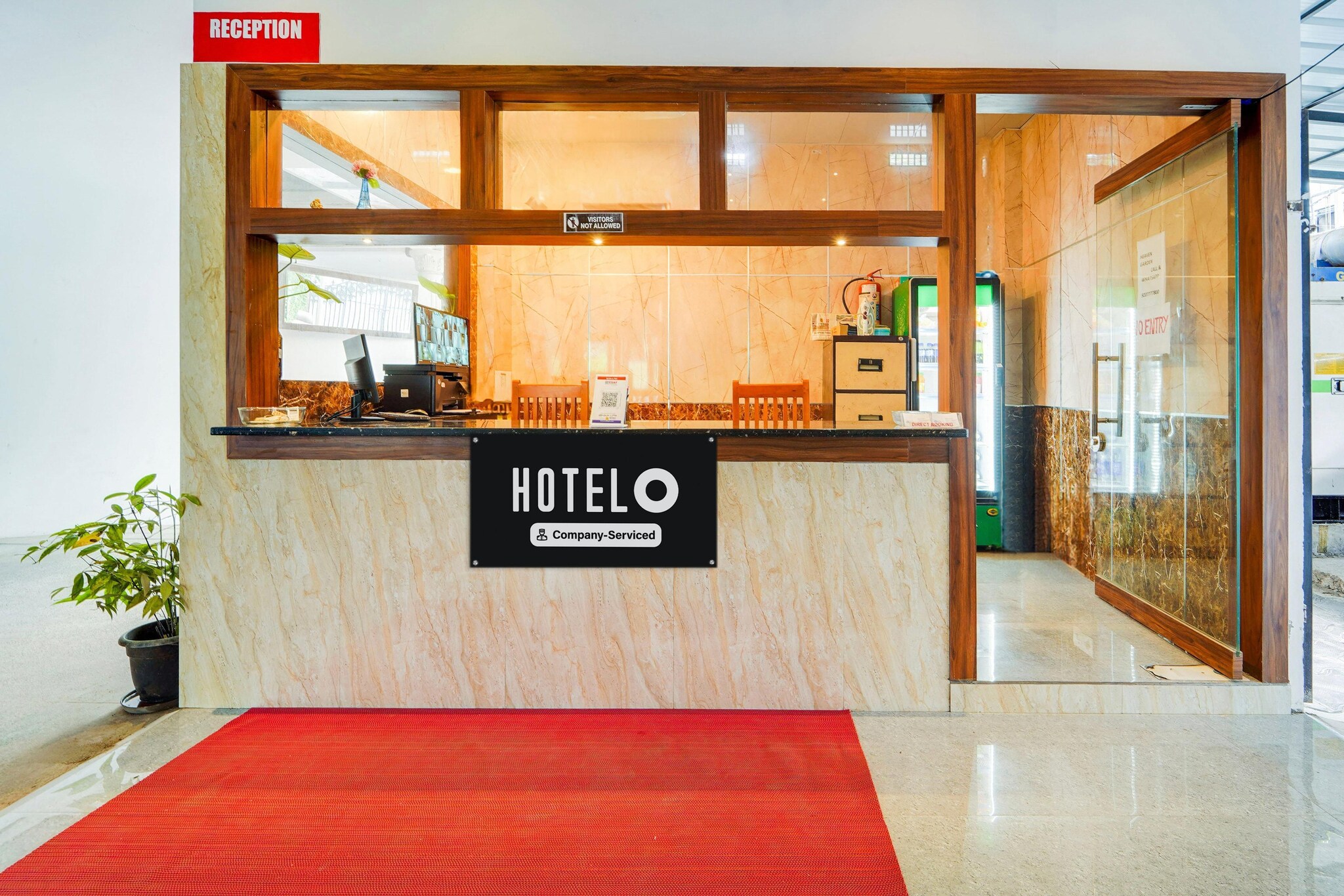 Ground floor: (bedroom(double bed, TV, seating area, air conditioning, telephone), bathroom(bathtub or shower, washbasin, toilet, Towels incl., shampoo, body soap, hot water), Parking, lift, Laundry Package incl.)