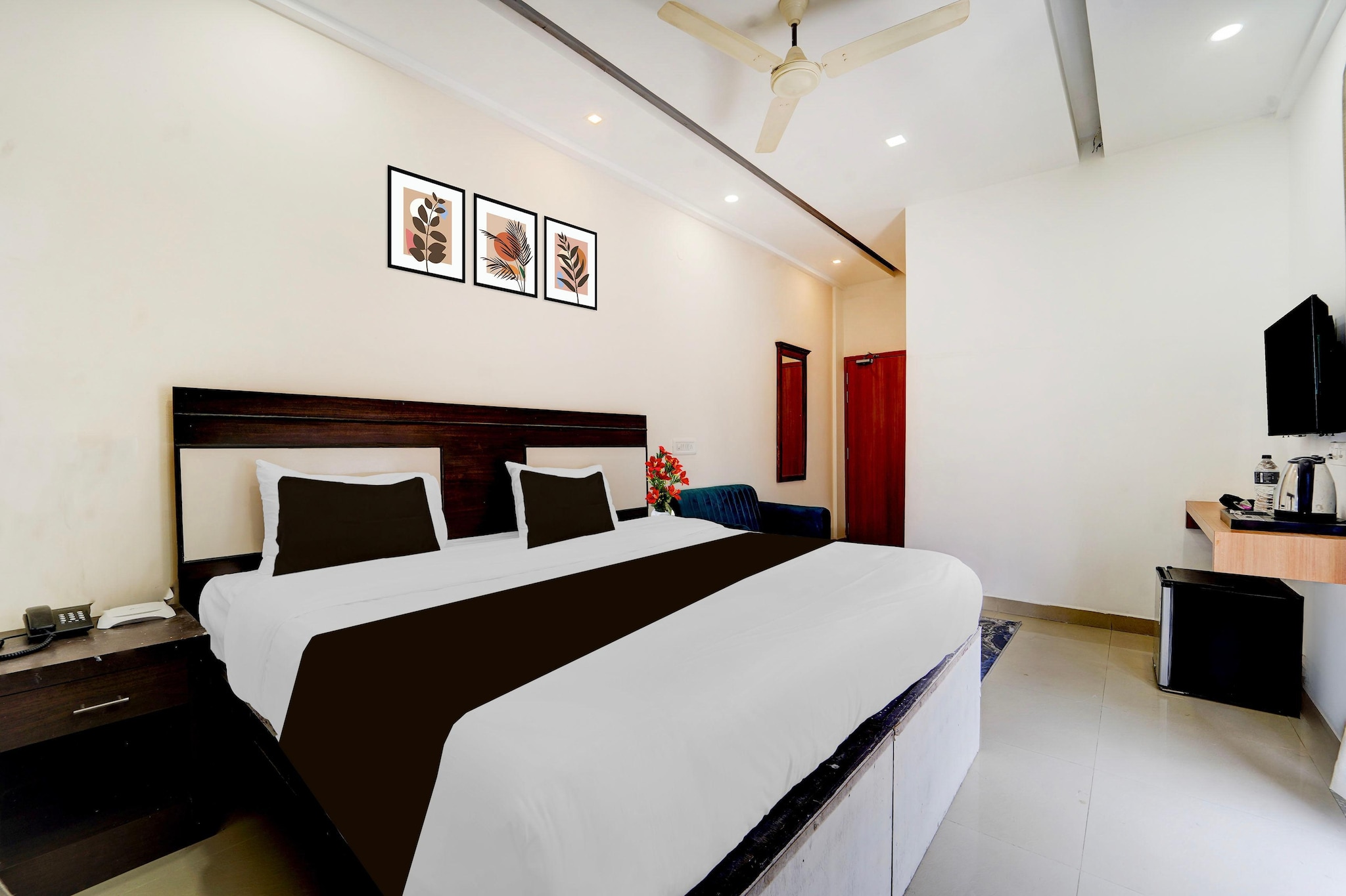 Townhouse Deshabhimani Road Kaloor Kochi is situated in Ernakulam, in the Ernakulam district. Among the facilities at this property are a shared lounge and room service, along with free WiFi throughout the property. The hotel has family rooms.

All rooms at the hotel are fitted with a seating area, a flat-screen TV with satellite channels and a private bathroom with free toiletries and a bath or shower. All units at Townhouse Deshabhimani Road Kaloor Kochi have air conditioning and a desk.

A continental breakfast is available at the accommodation.

Townhouse Deshabhimani Road Kaloor Kochi offers a children's playground.

Speaking English and Hindi at the 24-hour front desk, staff are willing to help at any time of the day.

Cochin International Airport is 23 km from the property.

Unmarried couples are warmly welcome at this property.
Guests with local ID proof are warmly welcome.
Early Check-In Policy: A full day’s room rate will be charged for check-ins before 6:00 AM. Complimentary early check-in is available between 6:00 AM and 10:00 AM, subject to room availability.

Check-in is only available to guests aged 18 and above. Please provide a government-issued ID to confirm your age.