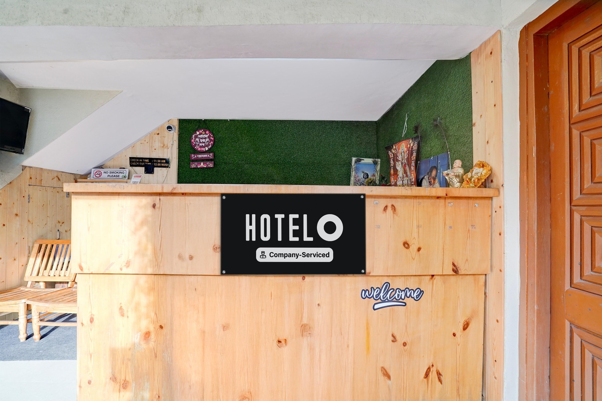 Ground floor: (bedroom(double bed, TV, seating area, air conditioning, telephone, Floor mattress), bathroom(bathtub or shower, washbasin, toilet, Towels incl., shampoo, body soap, hot water))