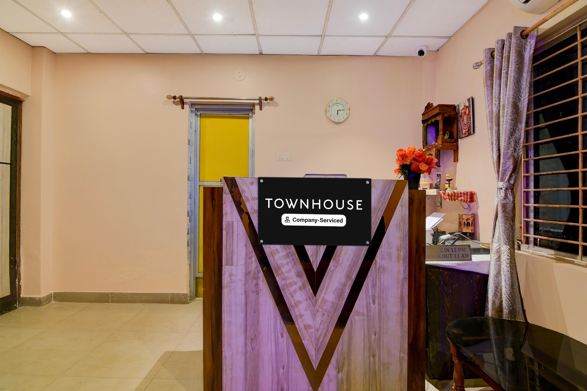 Ground floor: (bedroom(double bed, TV, seating area, air conditioning, Towels incl., telephone), bathroom(bathtub or shower, shower, washbasin, toilet, shampoo, body soap, hot water))