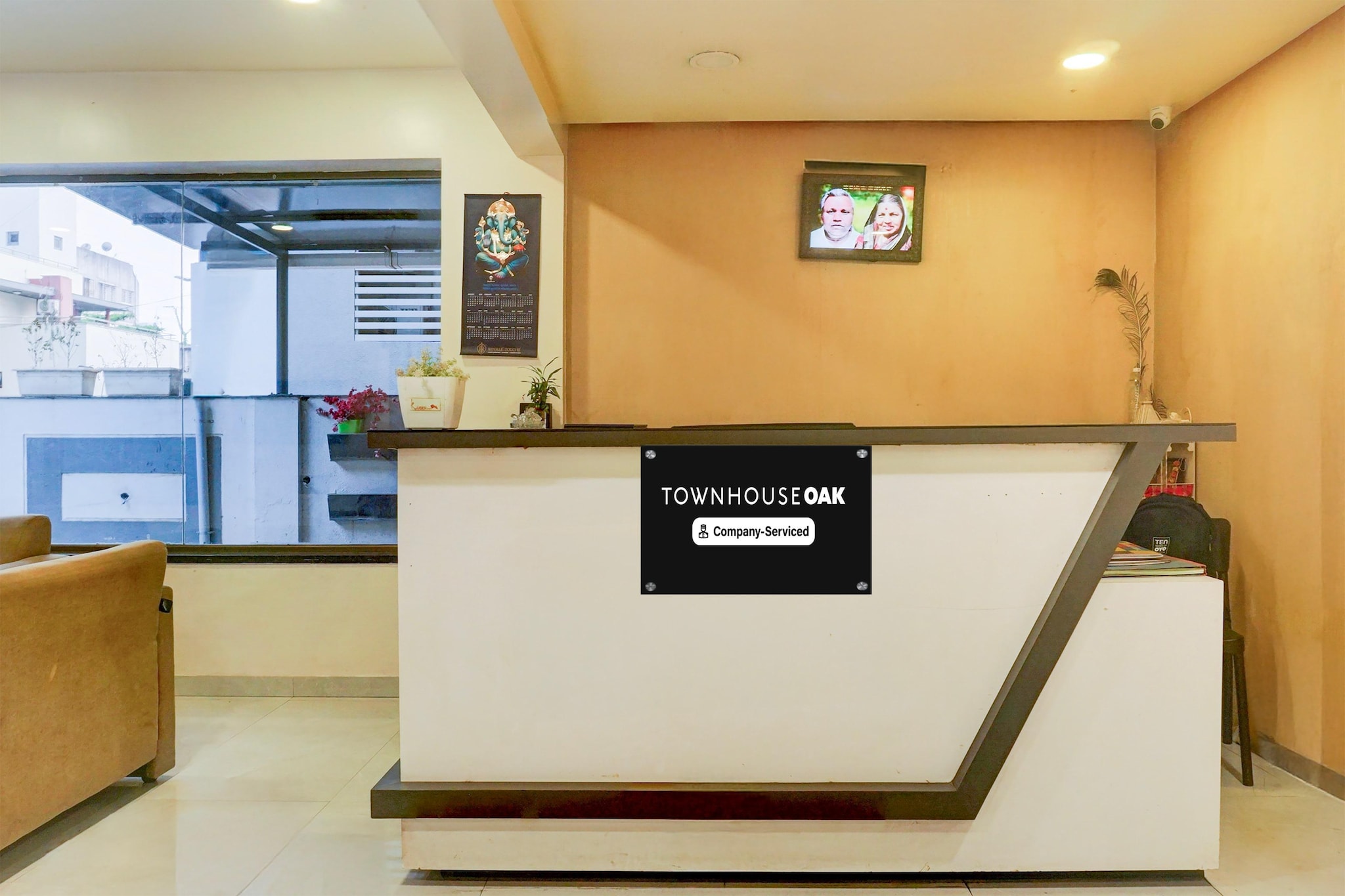 Ground floor: (bedroom(double bed, TV, seating area, air conditioning, Towels incl., telephone), bathroom(bathtub or shower, shower, washbasin, toilet, shampoo, body soap, hot water), Parking, lift)
