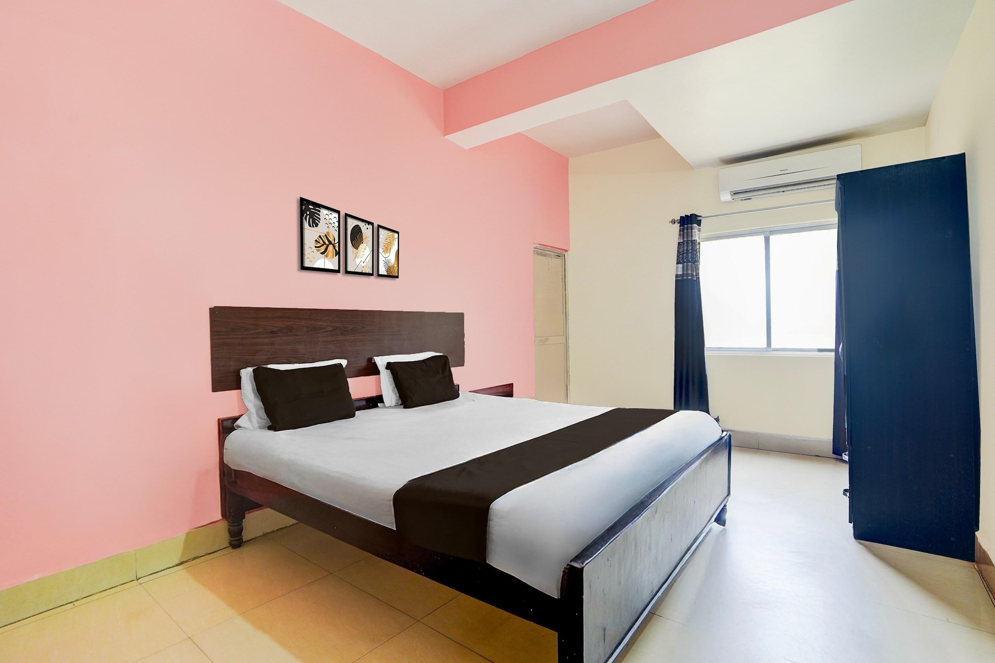 Located in Patna, Bihar region, Hotel O Bairiya Bus Terminal Formerly Awadh Palace is set 7.3 km from Patna Railway Station. With free WiFi, this 3-star hotel offers room service and a 24-hour front desk. The hotel features family rooms.
Guest rooms at the hotel are equipped with a seating area, a flat-screen TV with satellite channels and a private bathroom with free toiletries and a bath or shower. The units at Hotel O Bairiya Bus Terminal Formerly Awadh Palace include air conditioning and a desk.
Jay Prakash Narayan Airport is 12 km away.
1. Unmarried couples are warmly welcome at this property.
2. Guests with local ID proof are warmly welcome.
Early Check-In Policy: A full day’s room rate will be charged for check-ins before 6:00 AM. Complimentary early check-in is available between 6:00 AM and 10:00 AM, subject to room availability.
Check-in is only available to guests aged 18 and above. Please provide a government-issued ID to confirm your age.