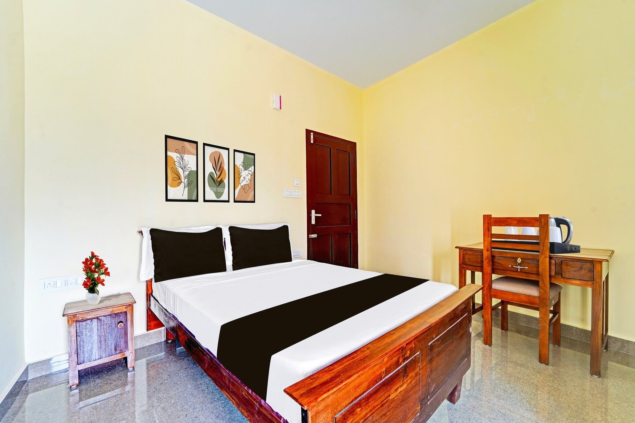 Located within 46 km of Ashtamudi Lake and 25 km of Chengannur Railway Station, Hotel O Omalloor Temple Formerly MTS Lodge provides rooms with air conditioning and a private bathroom in Pathanāmthitta. With free WiFi, this 3-star hotel offers room service and a 24-hour front desk. The hotel features family rooms.

All units at the hotel are equipped with a seating area, a flat-screen TV with satellite channels and a private bathroom with free toiletries and a bath or shower. Guest rooms include a desk.

Mannarasala Sree Nagaraja Temple is 43 km from Hotel O Omalloor Temple Formerly MTS Lodge. Thiruvananthapuram International Airport is 106 km away.

Early Check-In Policy: A full day’s room rate will be charged for check-ins before 6:00 AM. Complimentary early check-in is available between 6:00 AM and 10:00 AM, subject to room availability.

Check-in is only available to guests aged 18 and above. Please provide a government-issued ID to confirm your age.