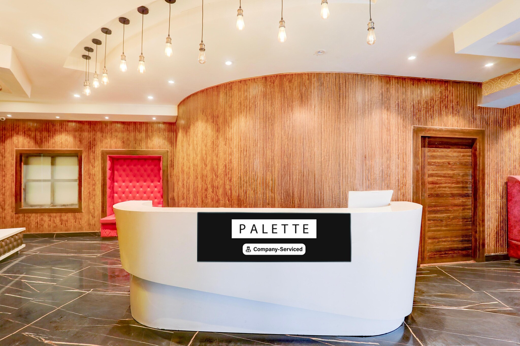 Ground floor: (bedroom(double bed, lift), bathroom, TV, seating area, electric kettle, bathtub or shower, shower, washbasin, toilet, air conditioning, parking lot(public), Towels incl., telephone, shampoo, body soap, hot water, Dedicated workspace)