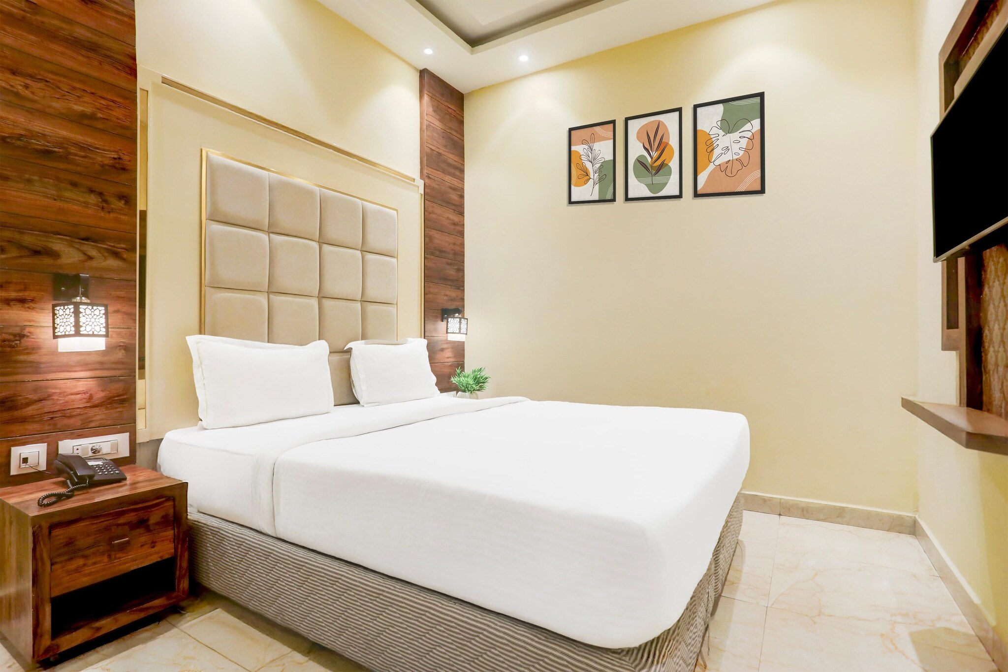 Set in Patna, Bihar region, Luxurious Family Retreat with pool in Patna is situated 5.9 km from Patna Railway Station. This 2-star hotel offers room service, a 24-hour front desk and free WiFi. The hotel has family rooms.
All guest rooms at the hotel come with a seating area, a flat-screen TV with satellite channels and a private bathroom with free toiletries and a bath or shower. The rooms at Luxurious Family Retreat with pool in Patna feature air conditioning and a desk.
Jay Prakash Narayan Airport is 7 km from the property.
Unmarried couples are warmly welcome at this property.
Guests with local ID proof are warmly welcome.
Early Check-In Policy: A full day’s room rate will be charged for check-ins before 6:00 AM. Complimentary early check-in is available between 6:00 AM and 10:00 AM, subject to room availability.
Check-in is only available to guests aged 18 and above. Please provide a government-issued ID to confirm your age.