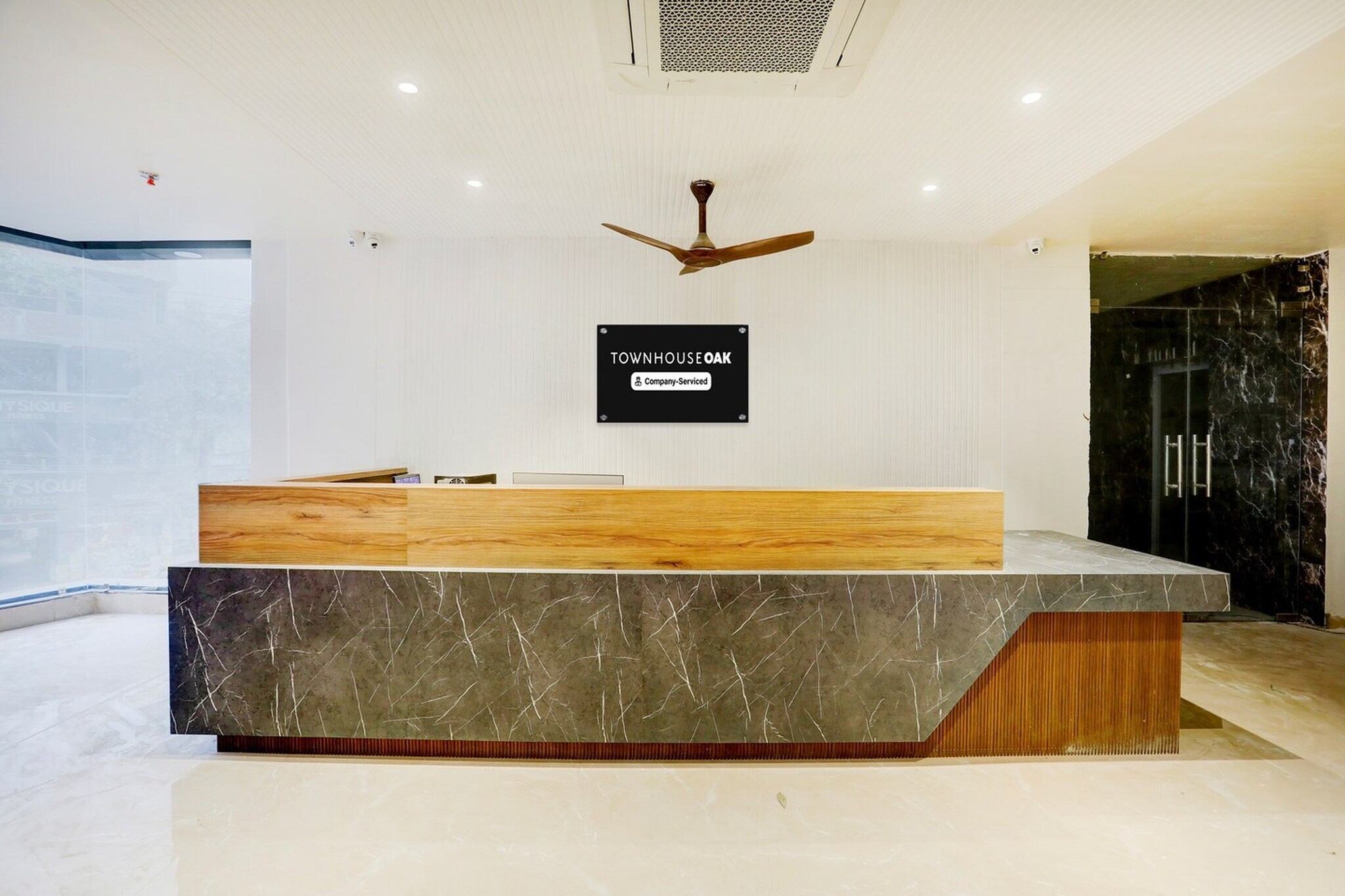 Ground floor: (bedroom(double bed, TV, seating area, air conditioning, lift, Towels incl., telephone), bathroom(bathtub or shower, shower, washbasin, toilet, shampoo, body soap, hot water))\n\nparking, lift