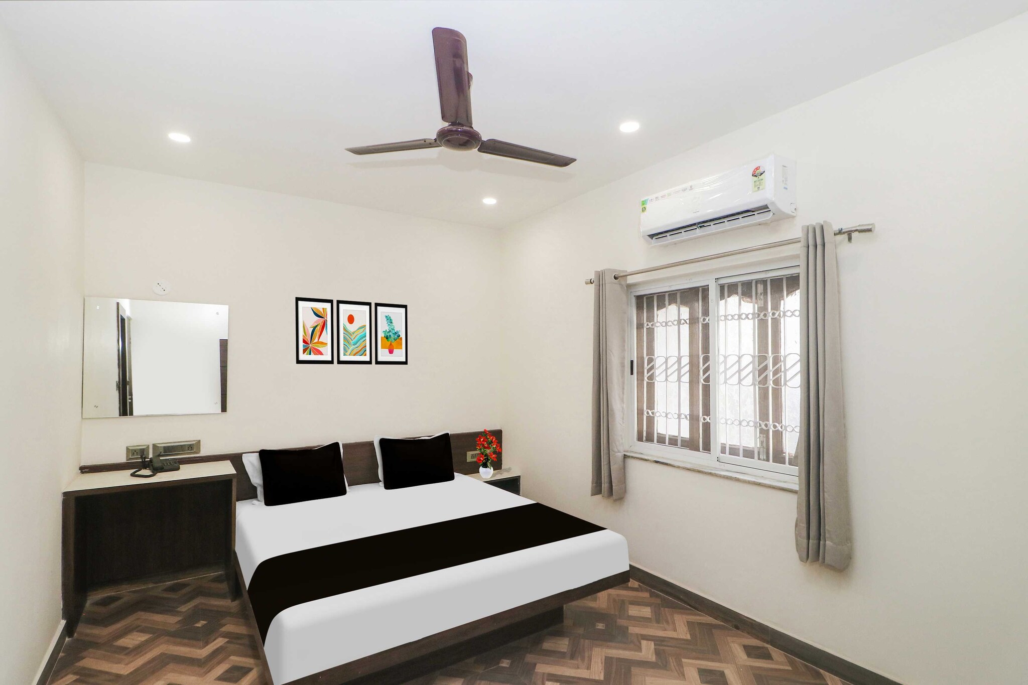 Comfortable Accommodations: Hotel O Birsa Railway Stadium Ranchi in Ranchi offers family rooms with air-conditioning, private bathrooms, work desks, and seating areas. Each room includes free toiletries, a bath or shower, TV, and tiled floors.
Essential Facilities: Guests enjoy free WiFi, a 24-hour front desk, daily housekeeping service, room service, and luggage storage. The hotel provides a welcoming environment with English and Hindi spoken at reception.
Prime Location: Located a 7-minute walk from Ranchi Railway Station, the hotel is 7 km from Birsa Munda Airport. Nearby attractions include Ranchi Junction and Birsa Munda Airport.
Couples particularly like the location — they rated it 8.6 for a two-person trip.