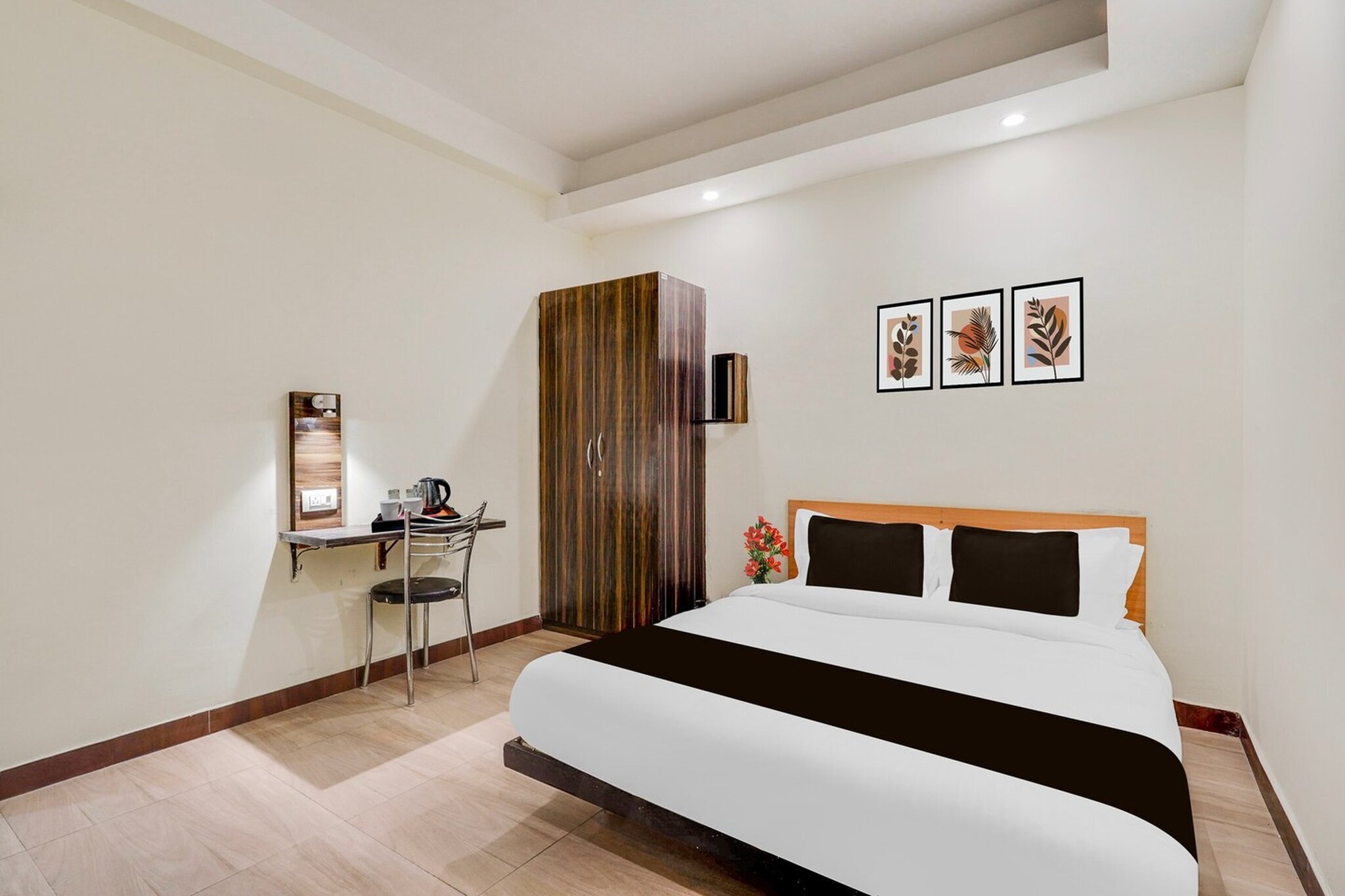 Located in Rānchī, Jharkhand region, Super Hotel O Upper Bazar formerly RR Residency is situated 4.2 km from Ranchi Railway Station. With a shared lounge, the 4-star hotel has air-conditioned rooms with free WiFi, each with a private bathroom. The accommodation provides a shared kitchen and room service for guests.
At the hotel, each room has a desk. Guest rooms at Super Hotel O Upper Bazar formerly RR Residency are equipped with a seating area and a flat-screen TV with cable channels.
Guests at the accommodation can enjoy a continental breakfast. The restaurant at Super Hotel O Upper Bazar formerly RR Residency serves Indian cuisine.
Staff speak English and Hindi at the reception.
Birsa Munda Airport is 7 km away.
Unmarried couples are warmly welcome at this property.
Guests with local ID proof are warmly welcome.
Apologies, but we are currently unable to host foreign nationals at this property.
Early Check-In Policy: A full day’s room rate will be charged for check-ins before 6:00 AM.
Complimentary early check-in is available between 6:00 AM and 10:00 AM, subject to room availability.
Check-in is only available to guests aged 18 and above. Please provide a government-issued ID to confirm your age.