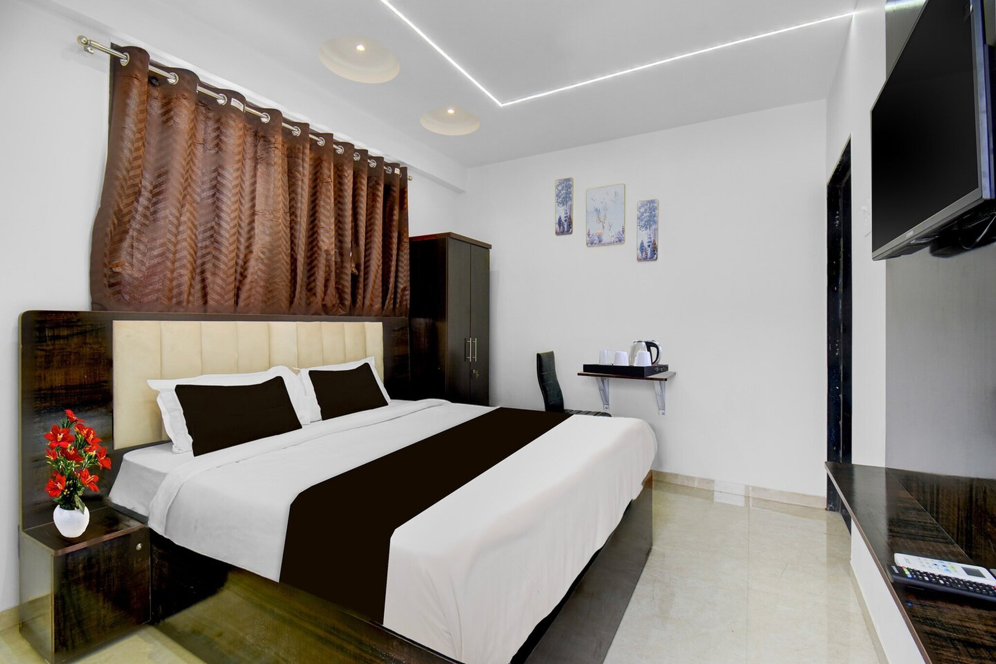 Townhouse Pimple Nilakh Pune is situated in Dāpuri, in the Pimpri district. Among the facilities at this property are room service and a 24-hour front desk, along with free WiFi throughout the property. The hotel has family rooms.
The rooms at the hotel are fitted with a seating area, a flat-screen TV with satellite channels and a private bathroom with free toiletries and a bath or shower. Guest rooms at Townhouse Pimple Nilakh Pune have air conditioning and a desk.
Pune International Airport is 17 km from the property.
Unmarried couples are warmly welcome at this property.
Guests with local ID proof are warmly welcome.
Early Check-In Policy: A full day’s room rate will be charged for check-ins before 6:00 AM. Complimentary early check-in is available between 6:00 AM and 10:00 AM, subject to room availability.
Check-in is only available to guests aged 18 and above. Please provide a government-issued ID to confirm your age.
