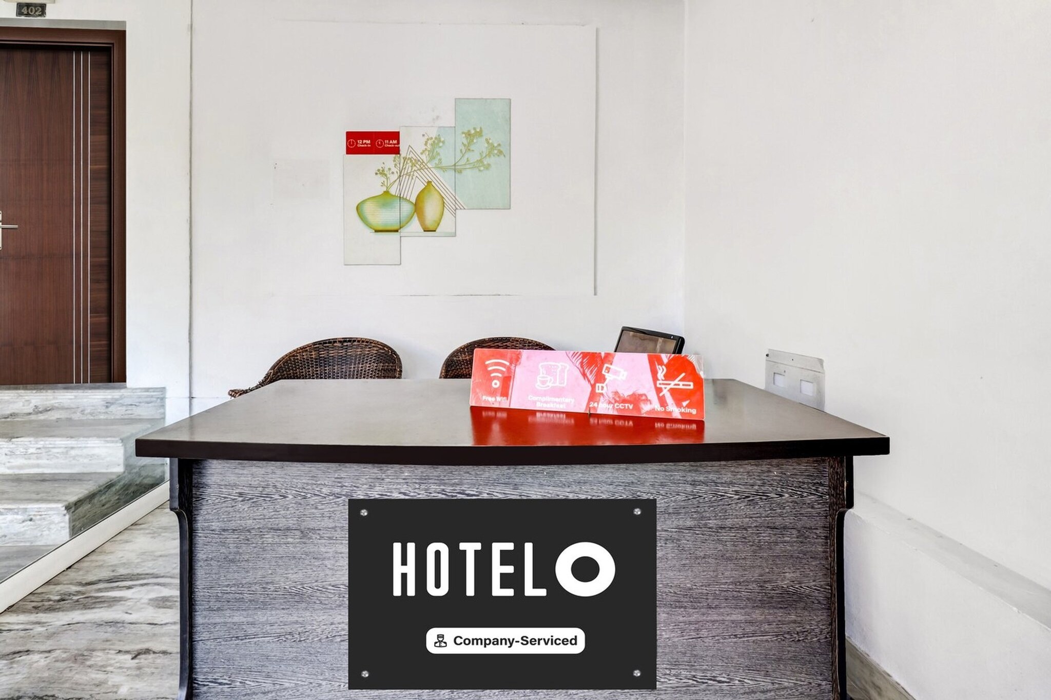 Ground floor: (bedroom(double bed, TV, seating area, air conditioning, Towels incl., telephone), bathroom(bathtub or shower, shower, washbasin, toilet, shampoo, body soap, hot water))\n\nparking