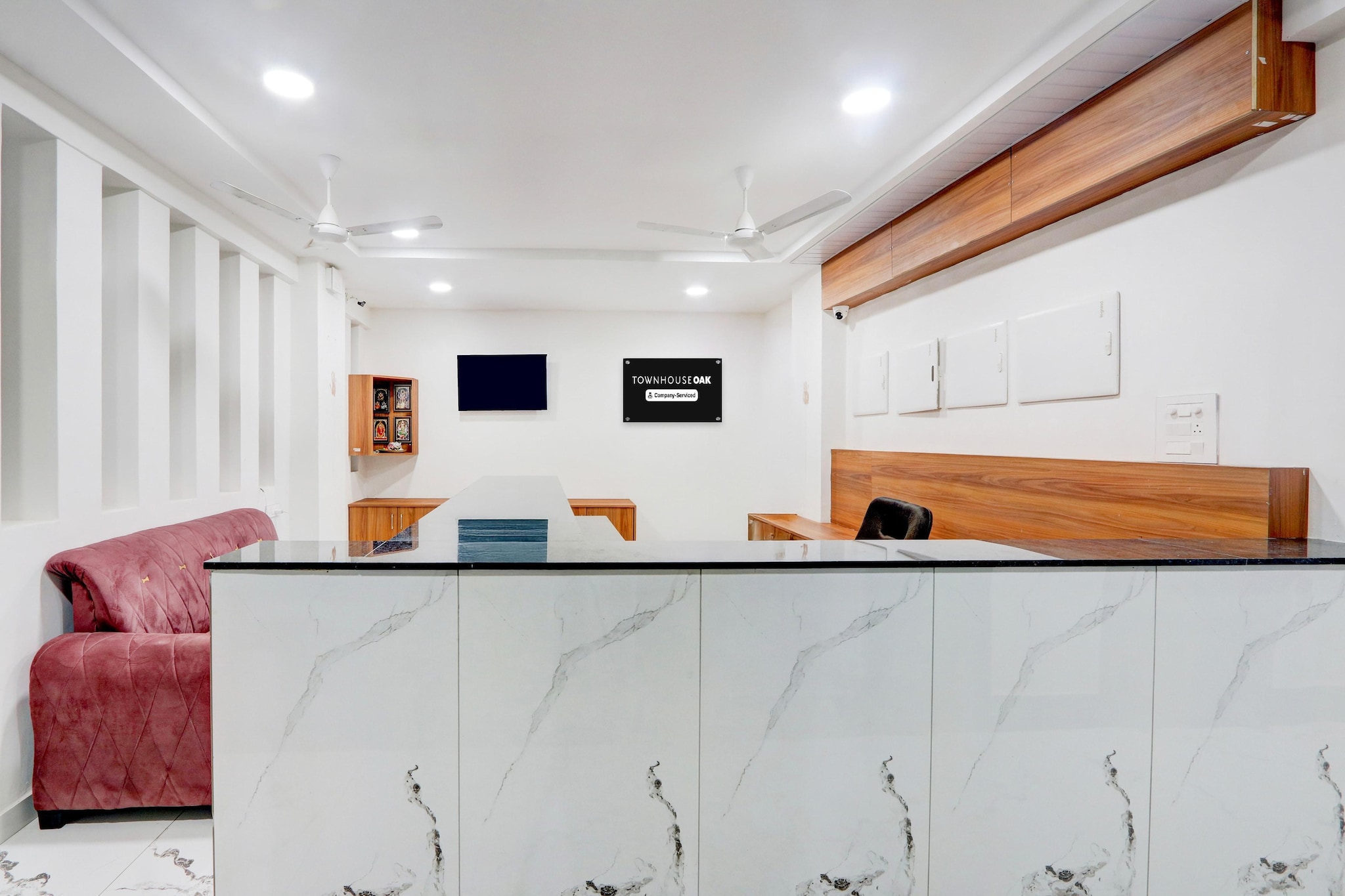 Ground floor: (bedroom(double bed, TV, seating area, air conditioning, telephone), bathroom(bathtub or shower, washbasin, toilet, Towels incl., shampoo, body soap, hot water), lift)