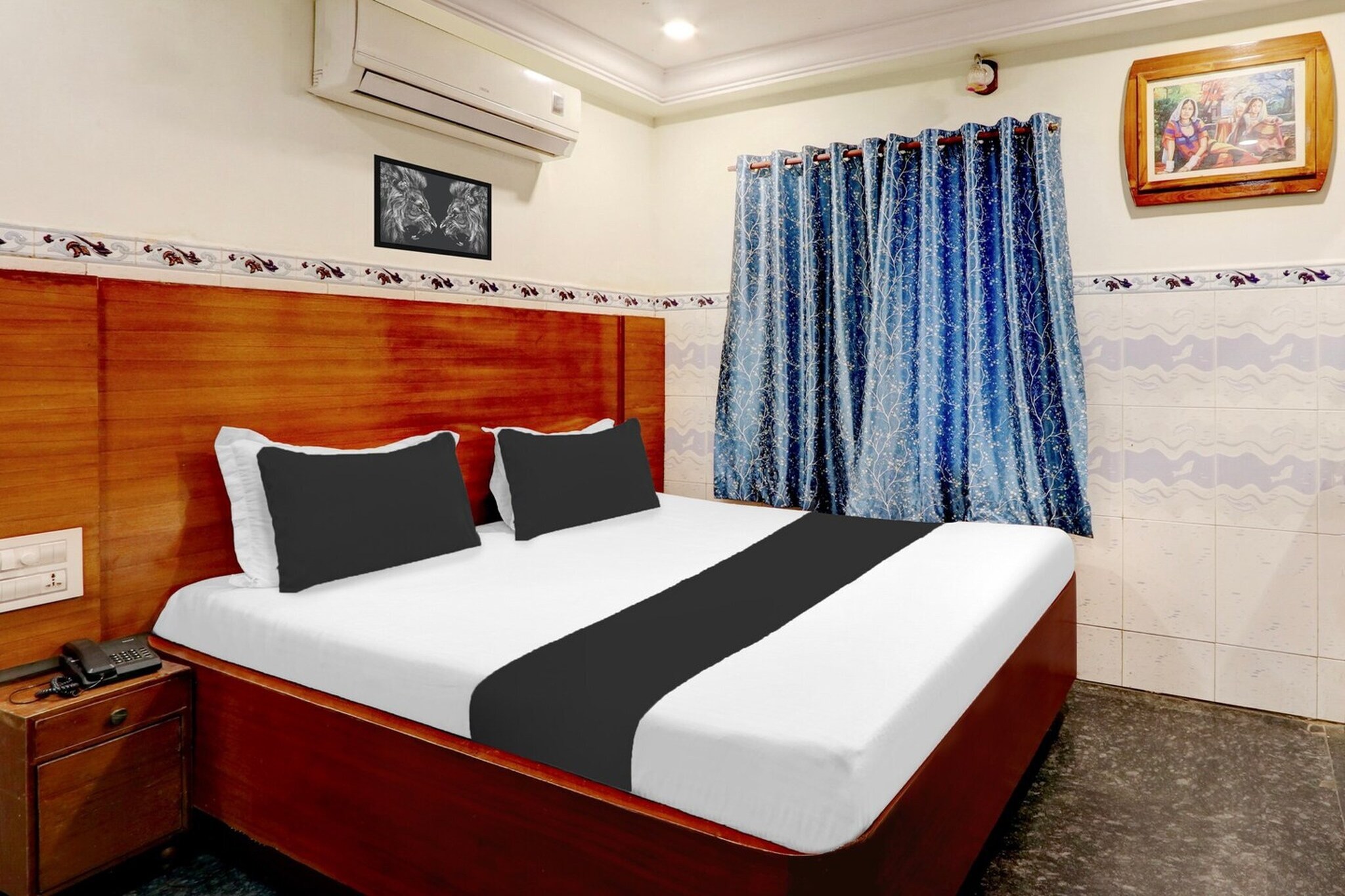 Comfortable Accommodations: Hotel O Hanuman Pet in Vijayawada offers family rooms with air-conditioning, work desks, and free WiFi throughout the property. Each room includes a seating area, TV, and wardrobe.
Convenient Facilities: Guests can enjoy a lounge, lift, 24-hour front desk, and room service. The hotel provides free toiletries, showers, dressing rooms, and tiled floors.
Dining Options: A continental breakfast is served daily. The property also offers a variety of dining options, including room service.
Prime Location: Located 19 km from Vijayawada Airport, the hotel is a 13-minute walk from Vijayawada Station. Nearby attractions include Kanakadurga Temple (3 km) and Tenali Junction Railway Station (34 km). Guests appreciate the attentive staff and clean rooms.
Unmarried couples are warmly welcome at this property.
Guests with local ID proof are warmly welcome.
Early Check-In Policy: A full day’s room rate will be charged for check-ins before 6:00 AM. Complimentary early check-in is available between 6:00 AM and 10:00 AM, subject to room availability.
Check-in is only available to guests aged 18 and above. Please provide a government-issued ID to confirm your age.