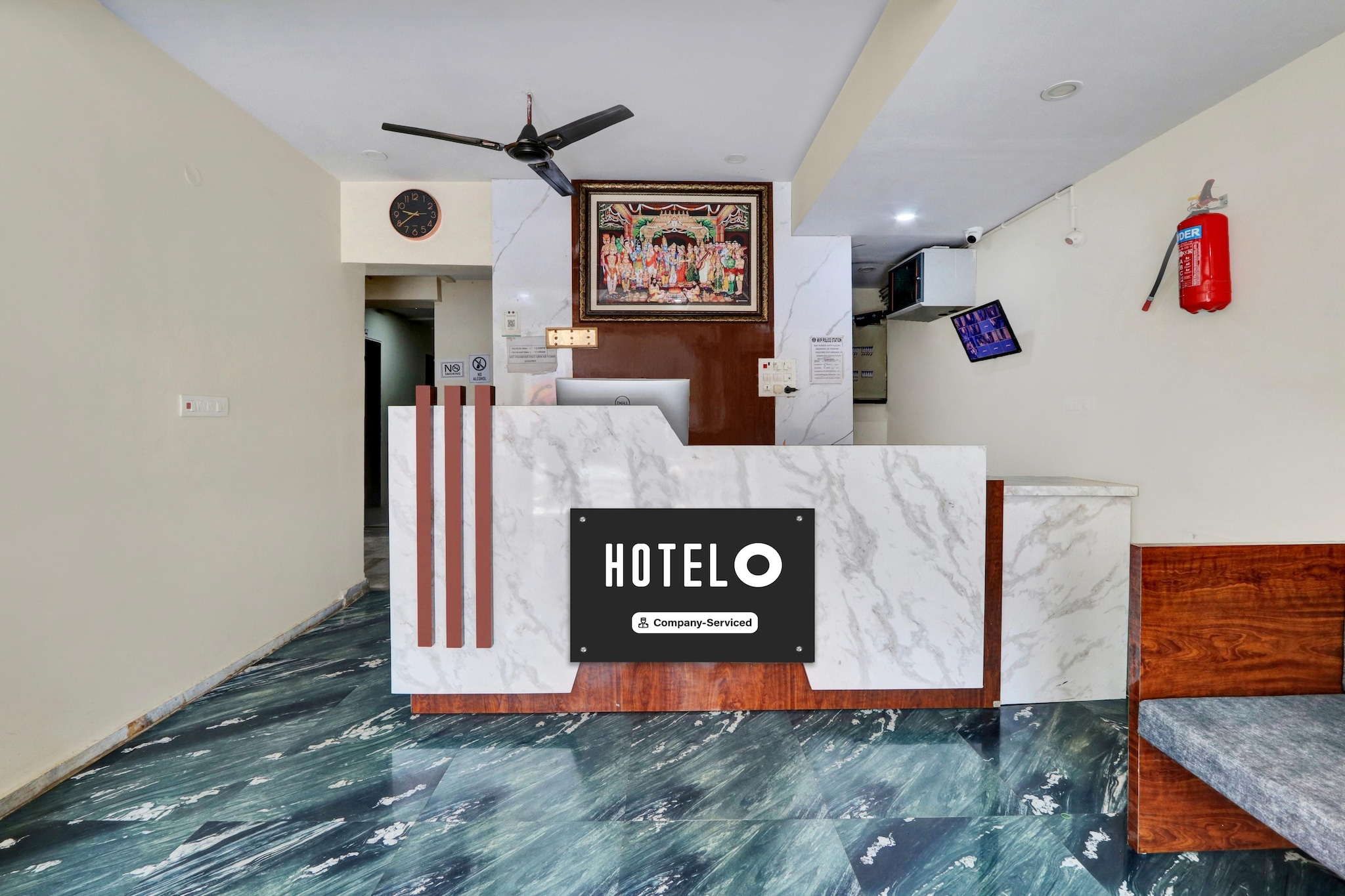 Ground floor: (bedroom(double bed, TV, seating area, air conditioning, telephone), bathroom(bathtub or shower, washbasin, toilet, Towels incl., shampoo, body soap, hot water), Parking, lift)