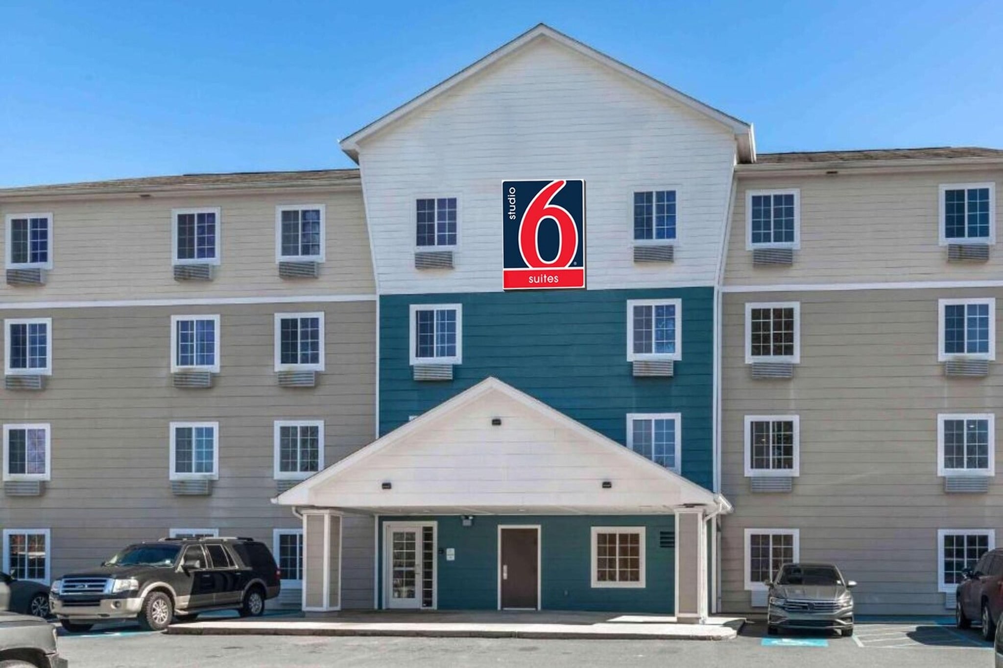 2 Full Beds | Smoking, Kitchen