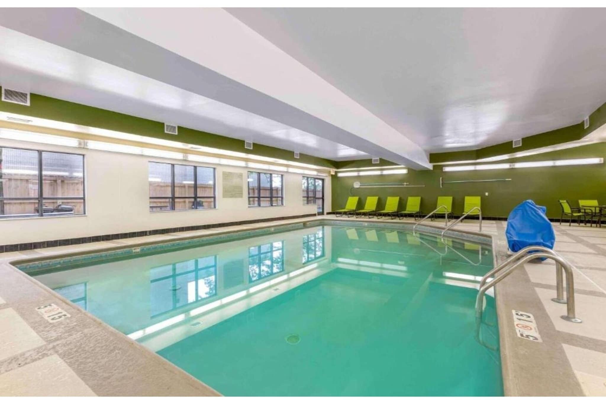 Ground floor: (Kitchen(microwave, fridge), bedroom(single sofa bed, double bed, double bed, TV(cable, flatscreen), telephone), bathroom(shower, toilet))\n\nInternet access, air conditioning, parking, swimming pool, heating