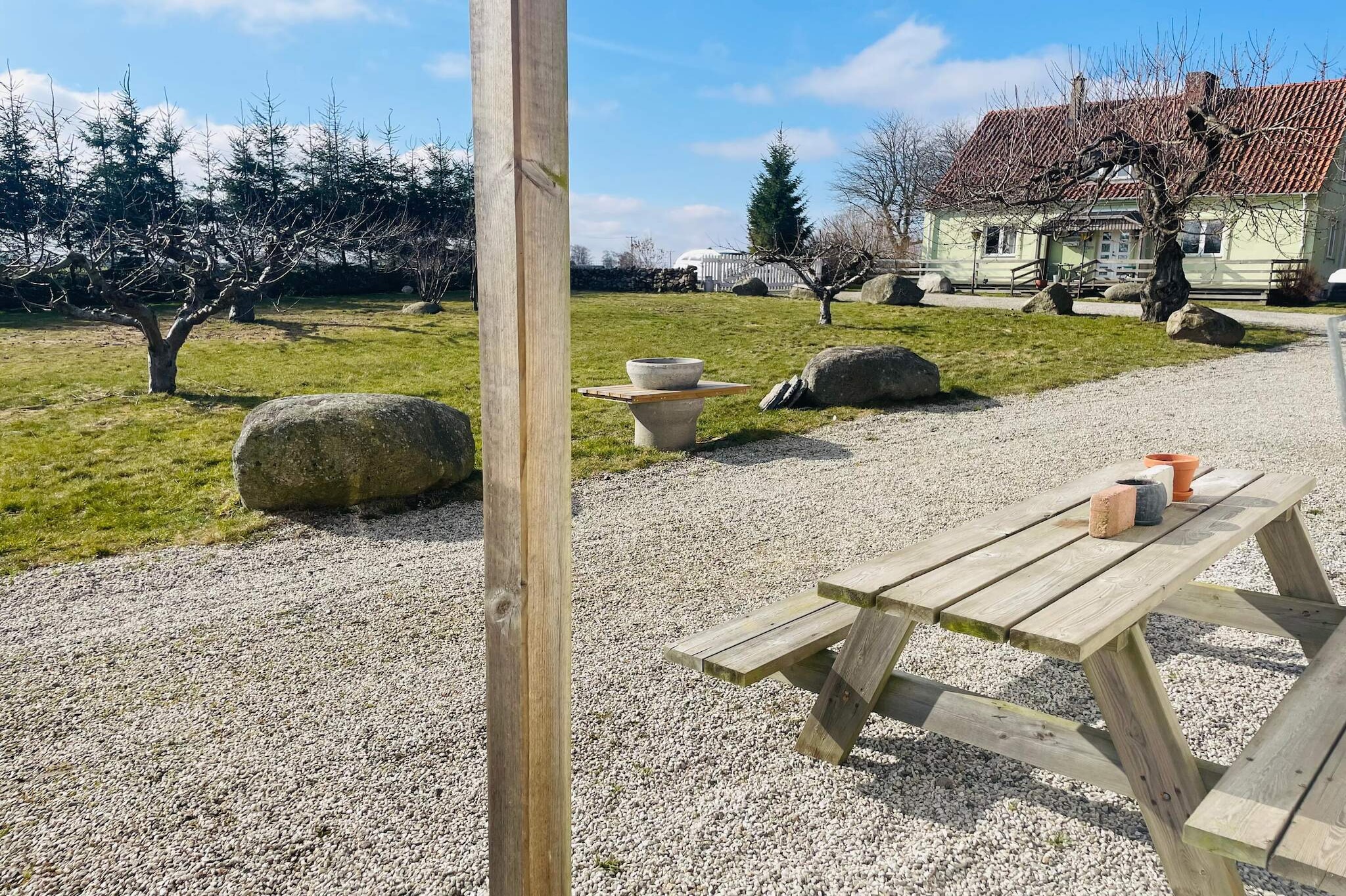Living room(double bed), Living room(2x single bed), Kitchen(cooker(electric), coffee machine, microwave, fridge-freezer, water from well), bathroom(washbasin, shower, toilet, washing machine), sauna(outside, 4 persons), heating(electric), garden furniture, parking, air to air heatpump