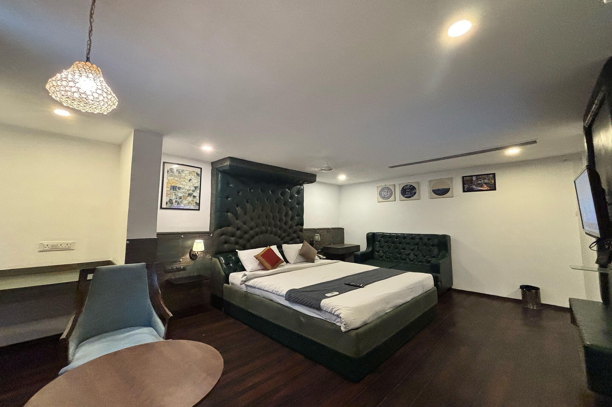 Enjoy a comfortable and hassle-free experience at our thoughtfully designed property. Each room is equipped with modern amenities, cozy bedding, and elegant decor to make you feel right at home. Located conveniently with easy access to public transport and major attractions, it's perfect for both business and leisure travelers. Cleanliness and guest comfort are our top priorities, and our team is available 24/7 to assist you throughout your stay.
 
Unmarried couples are warmly welcome at this property.
Guests with local ID proof are warmly welcome.

Early Check-In Policy: A full day’s room rate will be charged for check-ins before 6:00 AM. Complimentary early check-in is available between 6:00 AM and 10:00 AM, subject to room availability.
 
Check-in is only available to guests aged 18 and above. Please provide a government-issued ID to confirm your age.